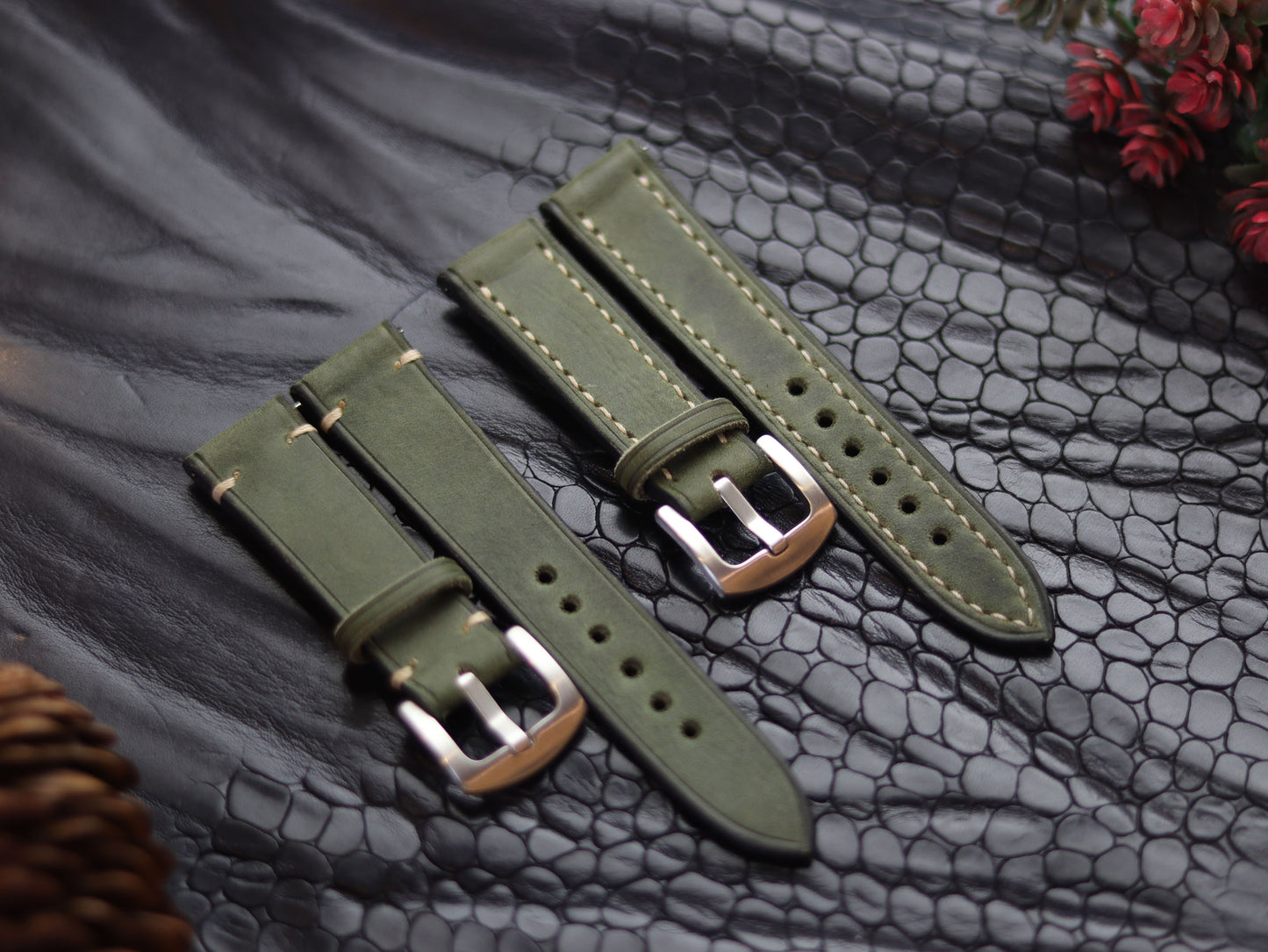 LEATHER STRAPS EMERALD GREEN (BEACH) MINIMAL STITCHED GRIP LEATHER GOODS