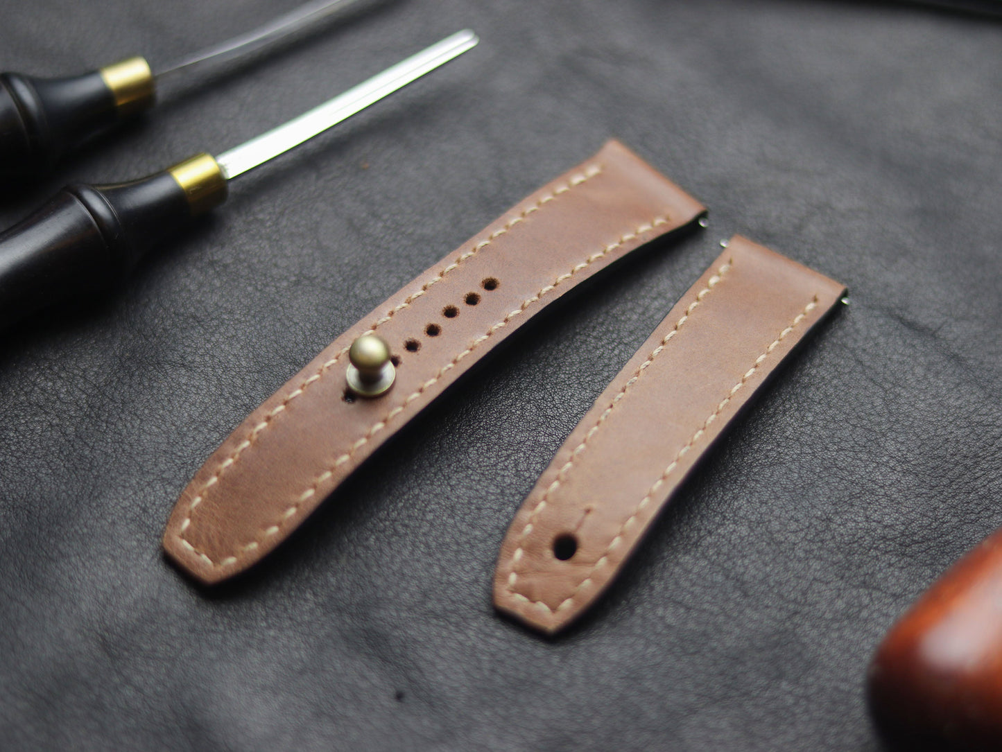 WALNAT BROWN (BEACH) - FULL STITCHED WATCH STRAPS grip