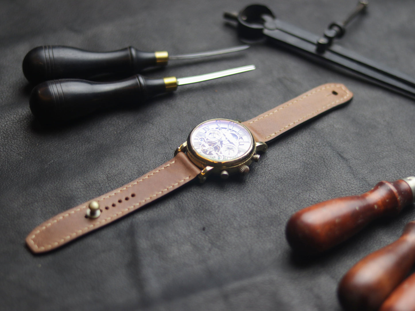 WALNAT BROWN (BEACH) - FULL STITCHED WATCH STRAPS grip