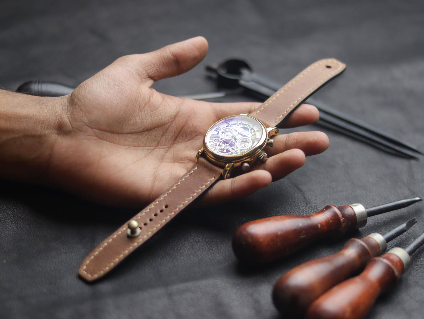 WALNAT BROWN (BEACH) - FULL STITCHED WATCH STRAPS grip