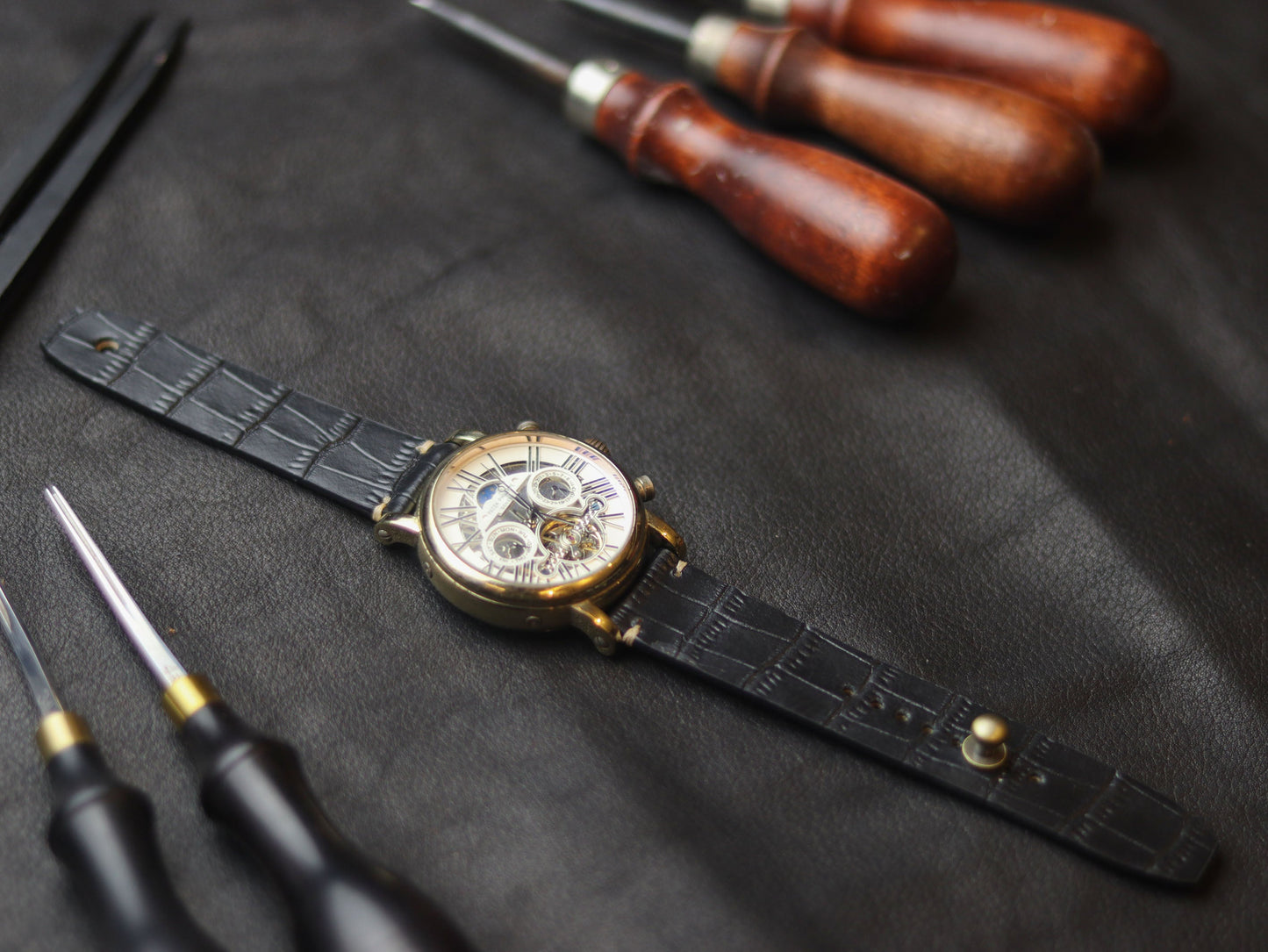 PANTOM BLACK (BEACH) - MINIMAL STITCHED WATCH STRAPS grip