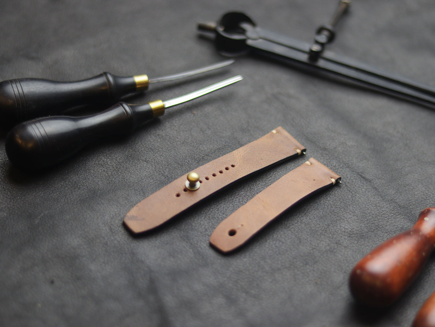 WALNAT BROWN (BEACH) - MINIMAL STITCHED WATCH STRAPS