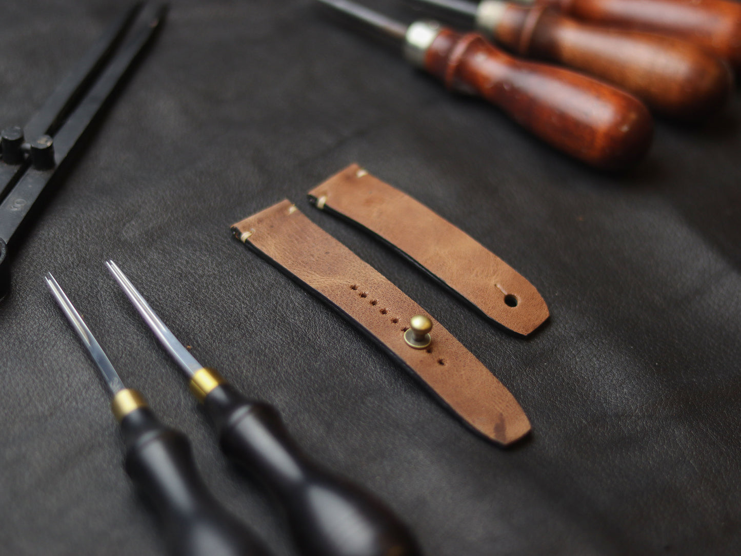 WALNAT BROWN (BEACH) - MINIMAL STITCHED WATCH STRAPS