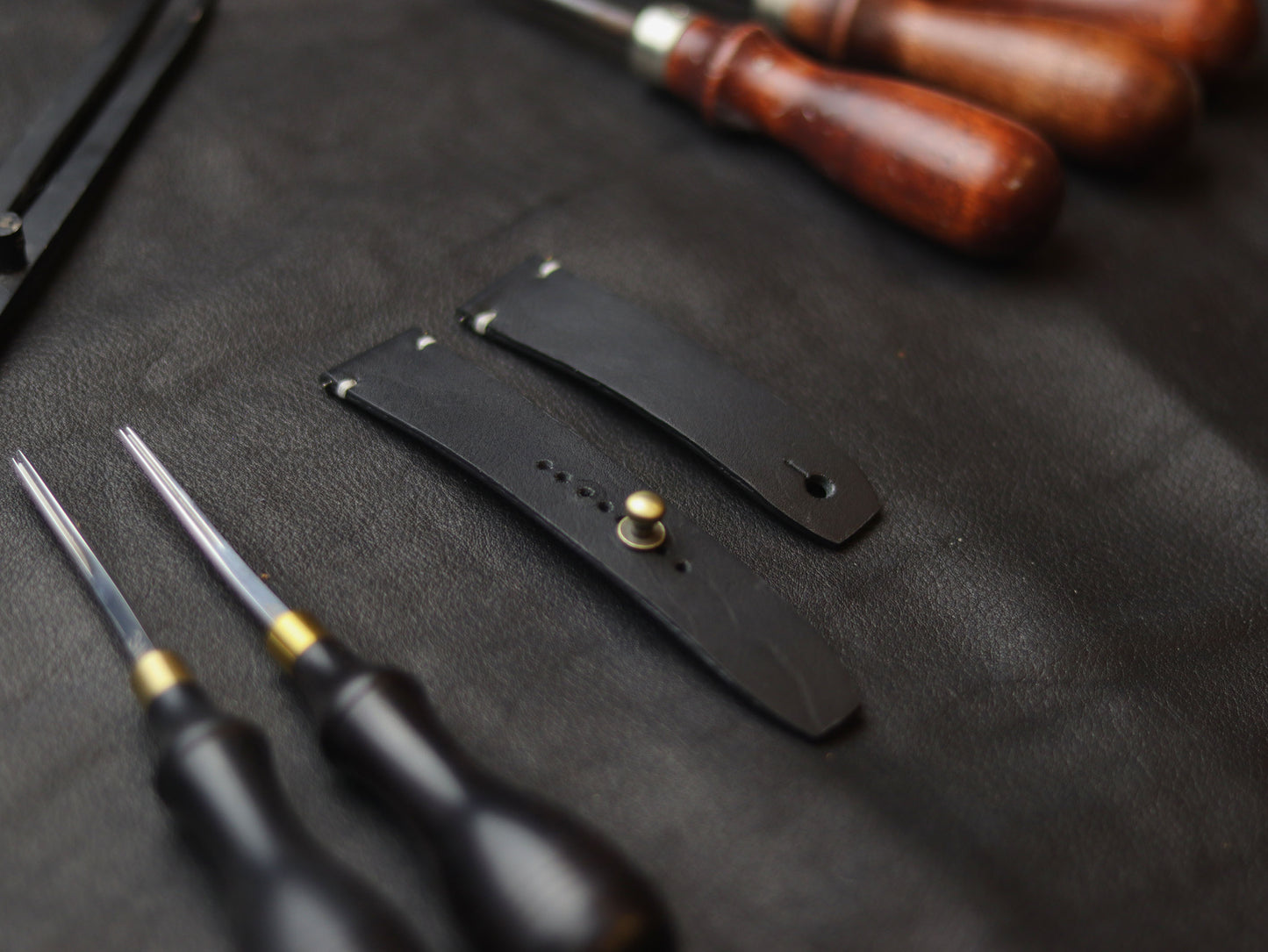 PANTOM BLACK (WHITE) - MINIMAL STITCHED WATCH STRAPS