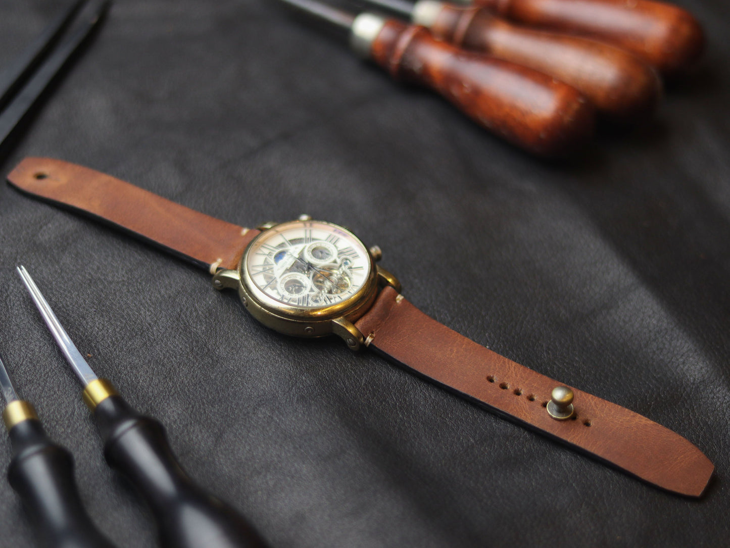 TWANNY BROWN (BEACH) - MINIMAL STITCHED WATCH STRAPS grip