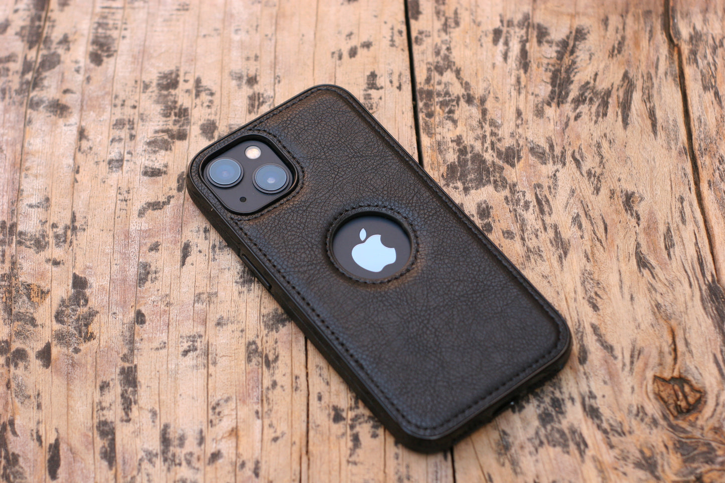 BLACK LEATHER PHONE CASE. grip