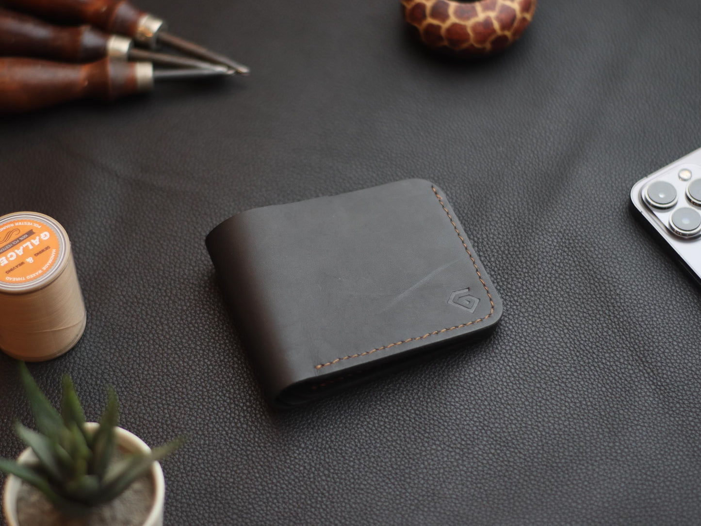 GROOM 2.0 LEATHER WALLET BLACK & BROWN grip