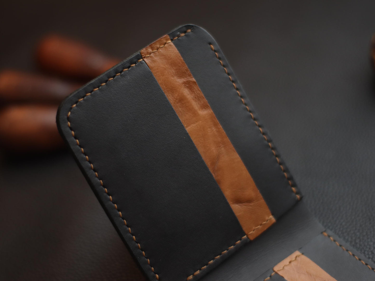 GROOM 2.0 LEATHER WALLET BLACK & BROWN grip