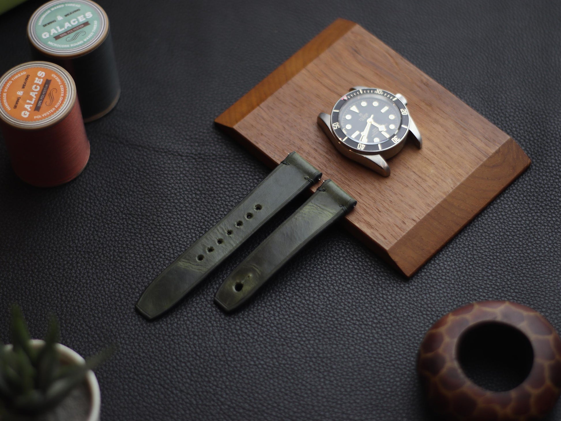 EMERALD GREEN (GREEN) - MINIMAL STITCHED WATCH STRAPS grip