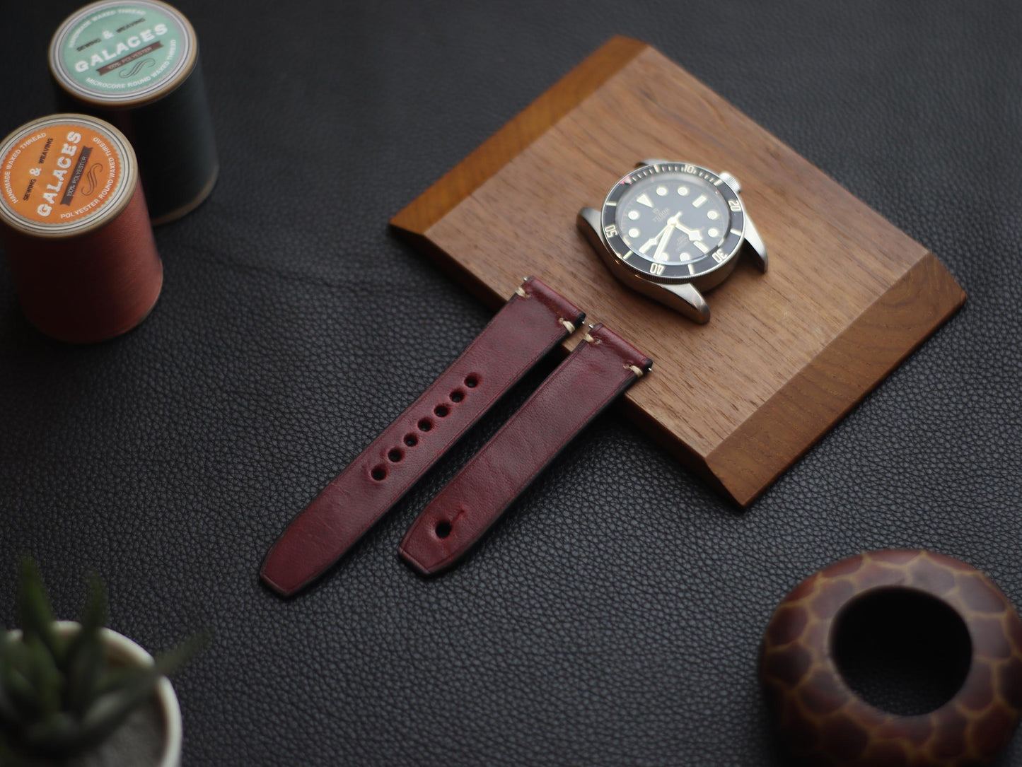SCARLET RED  (BEACH) - MINIMAL STITCHED WATCH STRAPS grip
