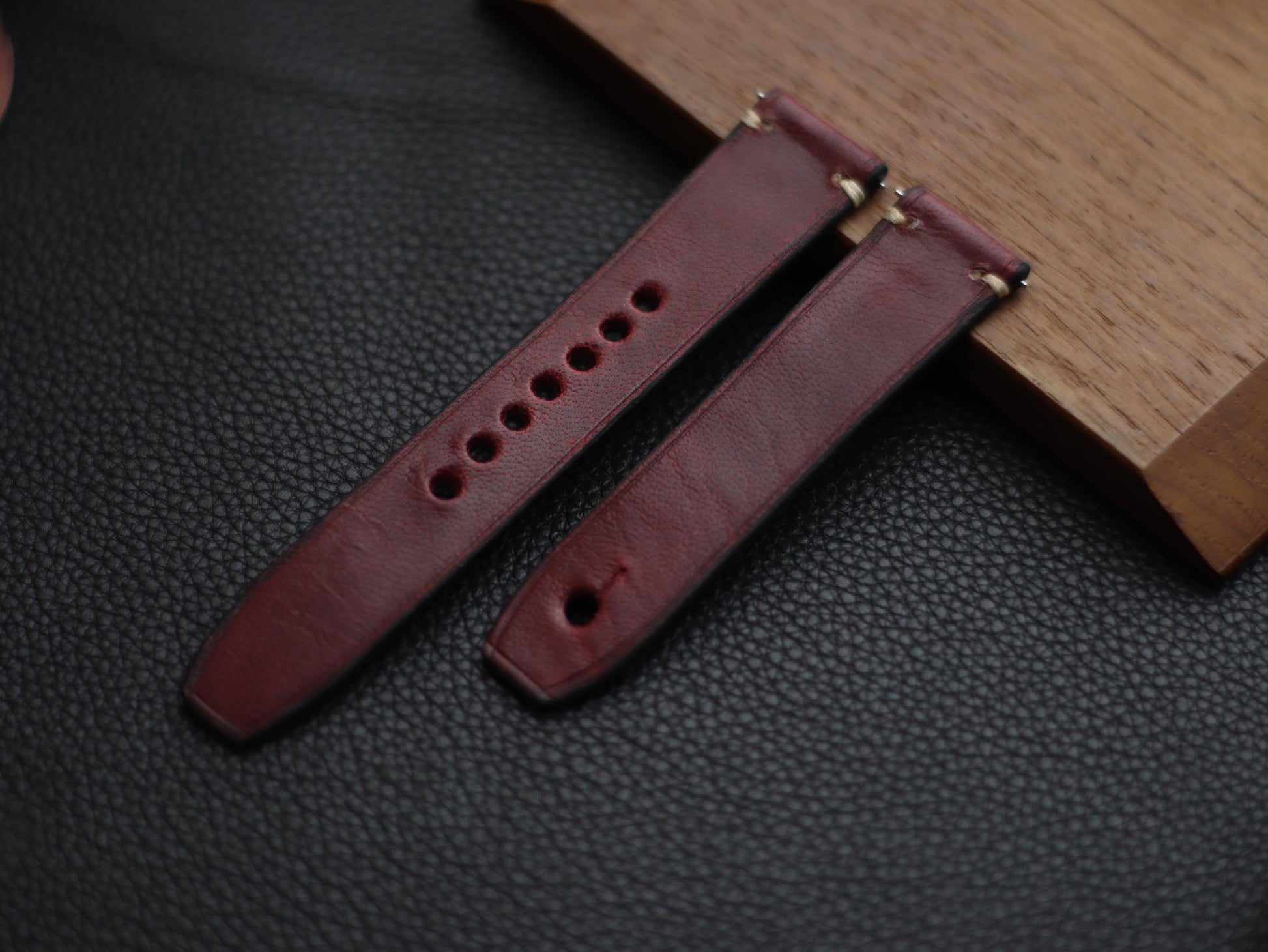 SCARLET RED  (BEACH) - MINIMAL STITCHED WATCH STRAPS grip