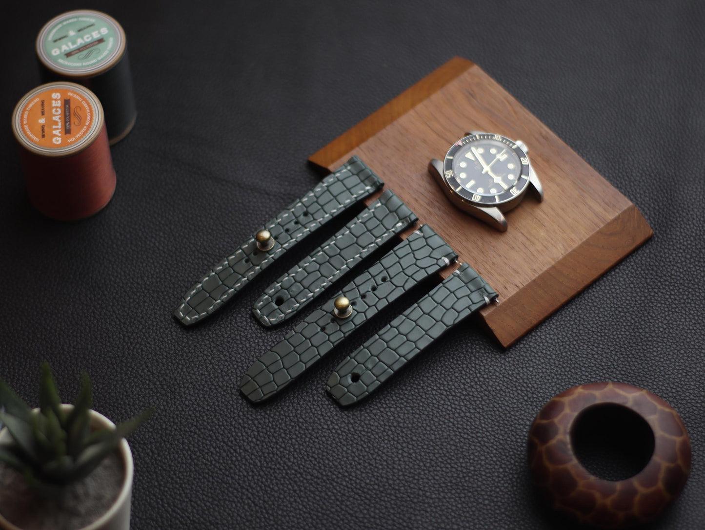 SMOKE GRAY (WHITE) - MINIMAL STITCHED WATCH STRAPS grip