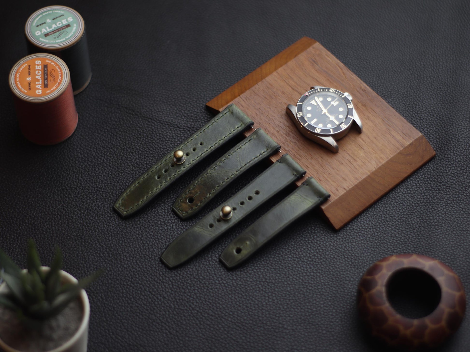 EMERALD GREEN (GREEN) - MINIMAL STITCHED WATCH STRAPS grip