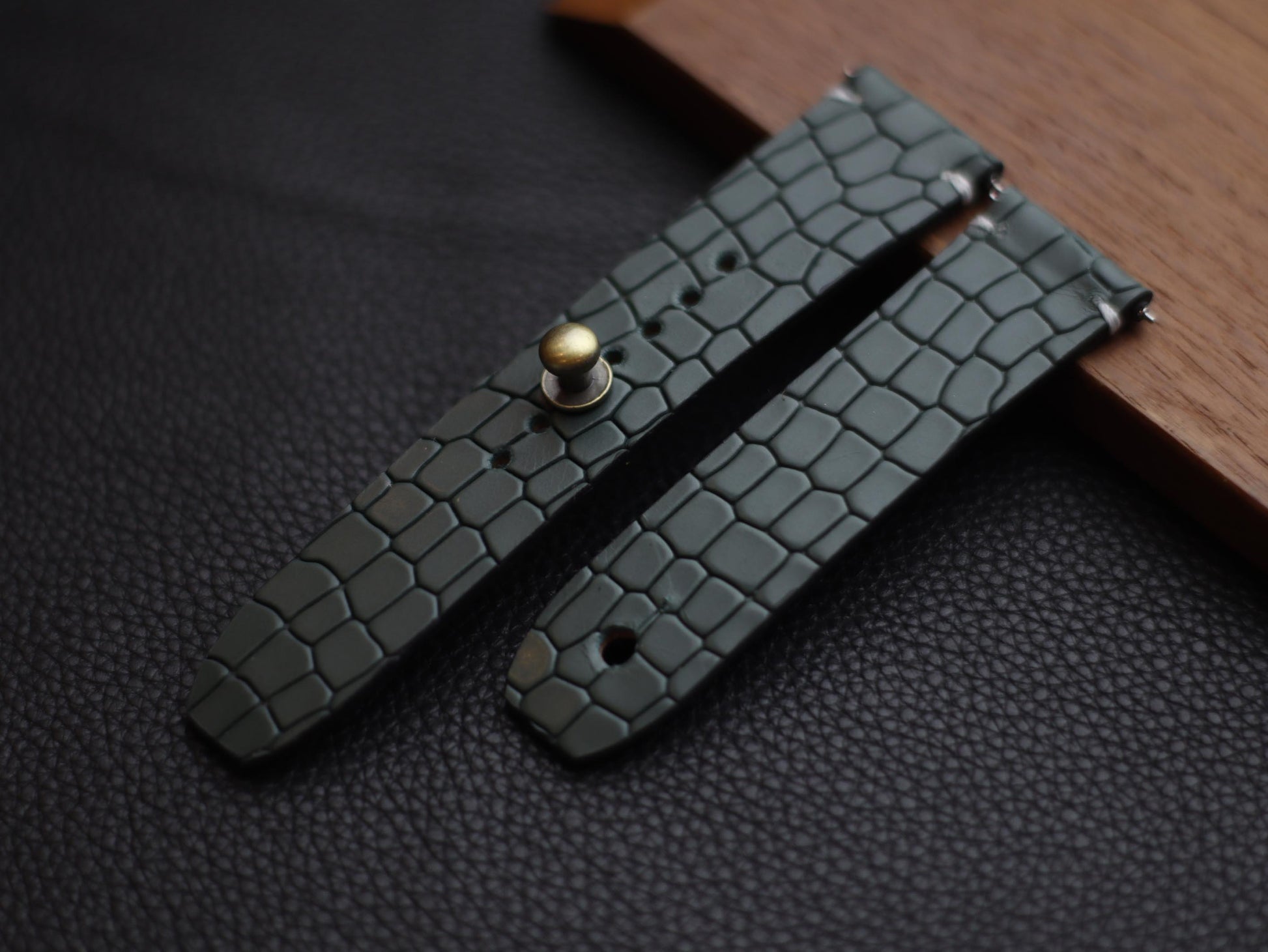SMOKE GRAY (WHITE) - MINIMAL STITCHED WATCH STRAPS grip