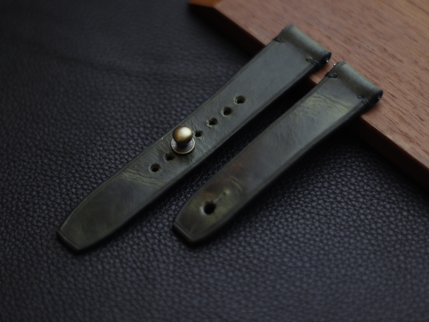 EMERALD GREEN (GREEN) - MINIMAL STITCHED WATCH STRAPS grip