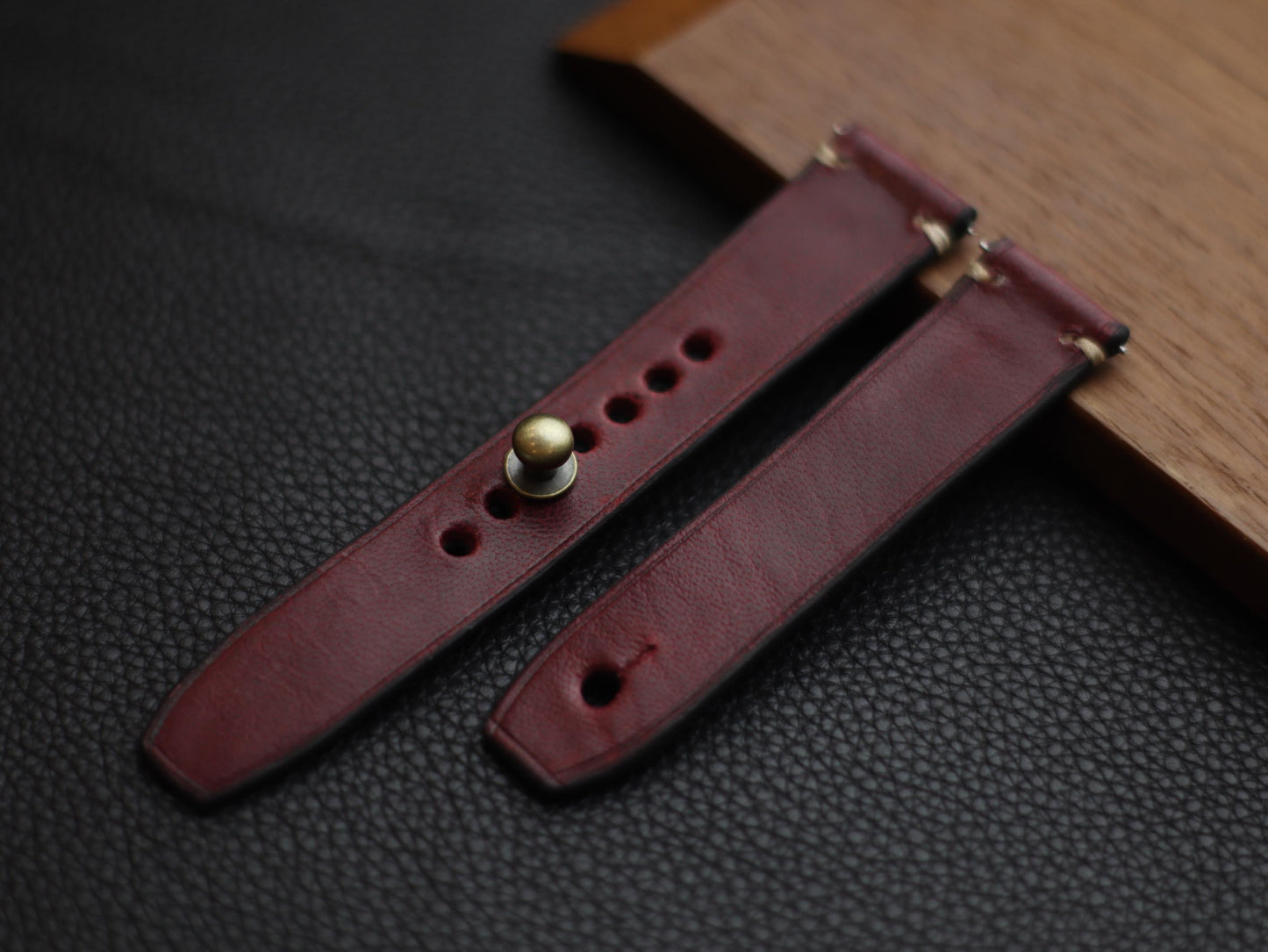 SCARLET RED  (BEACH) - MINIMAL STITCHED WATCH STRAPS grip