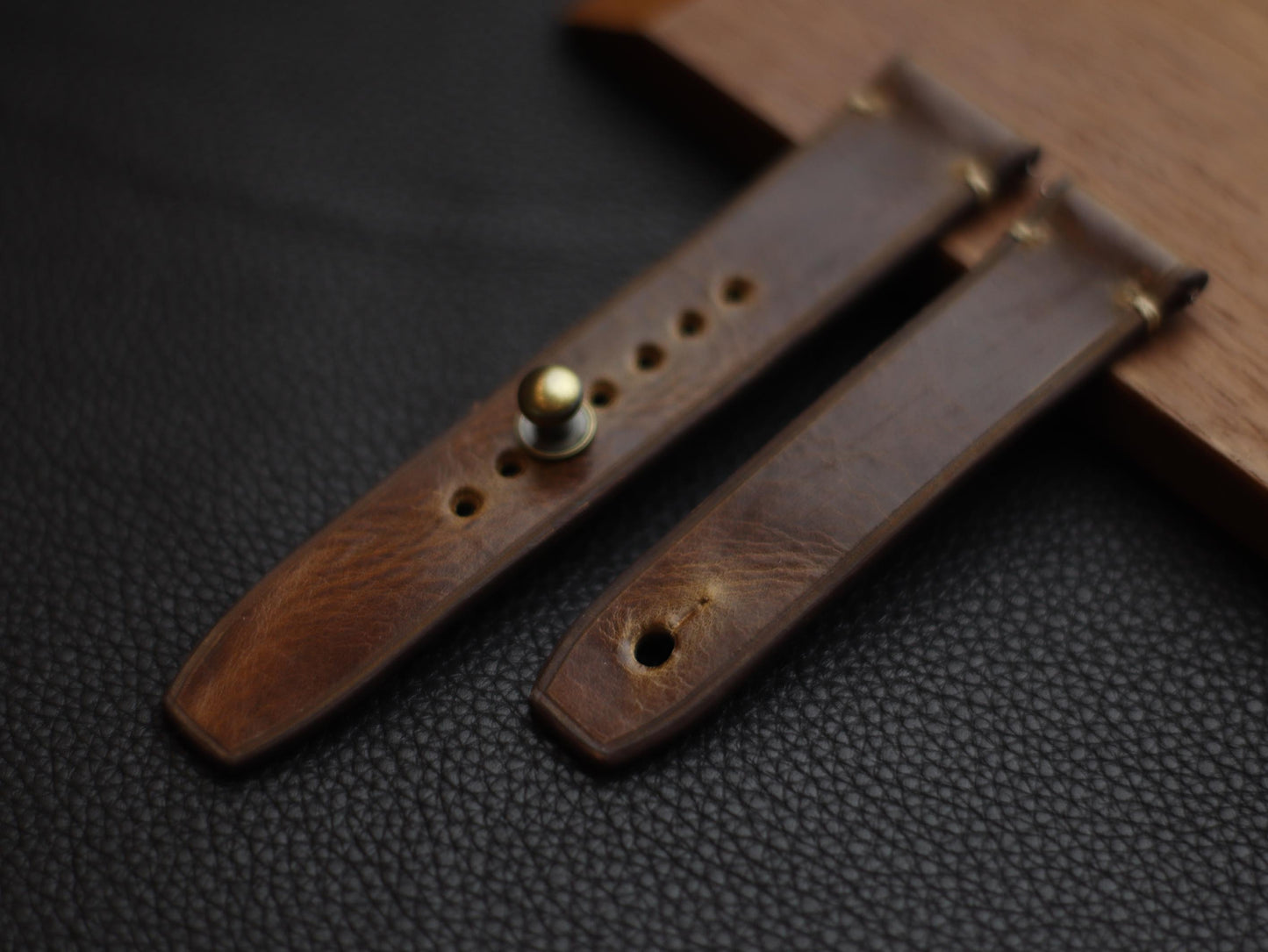 BRUNETTE BROWN (BEACH) - MINIMAL STITCHED WATCH STRAPS grip