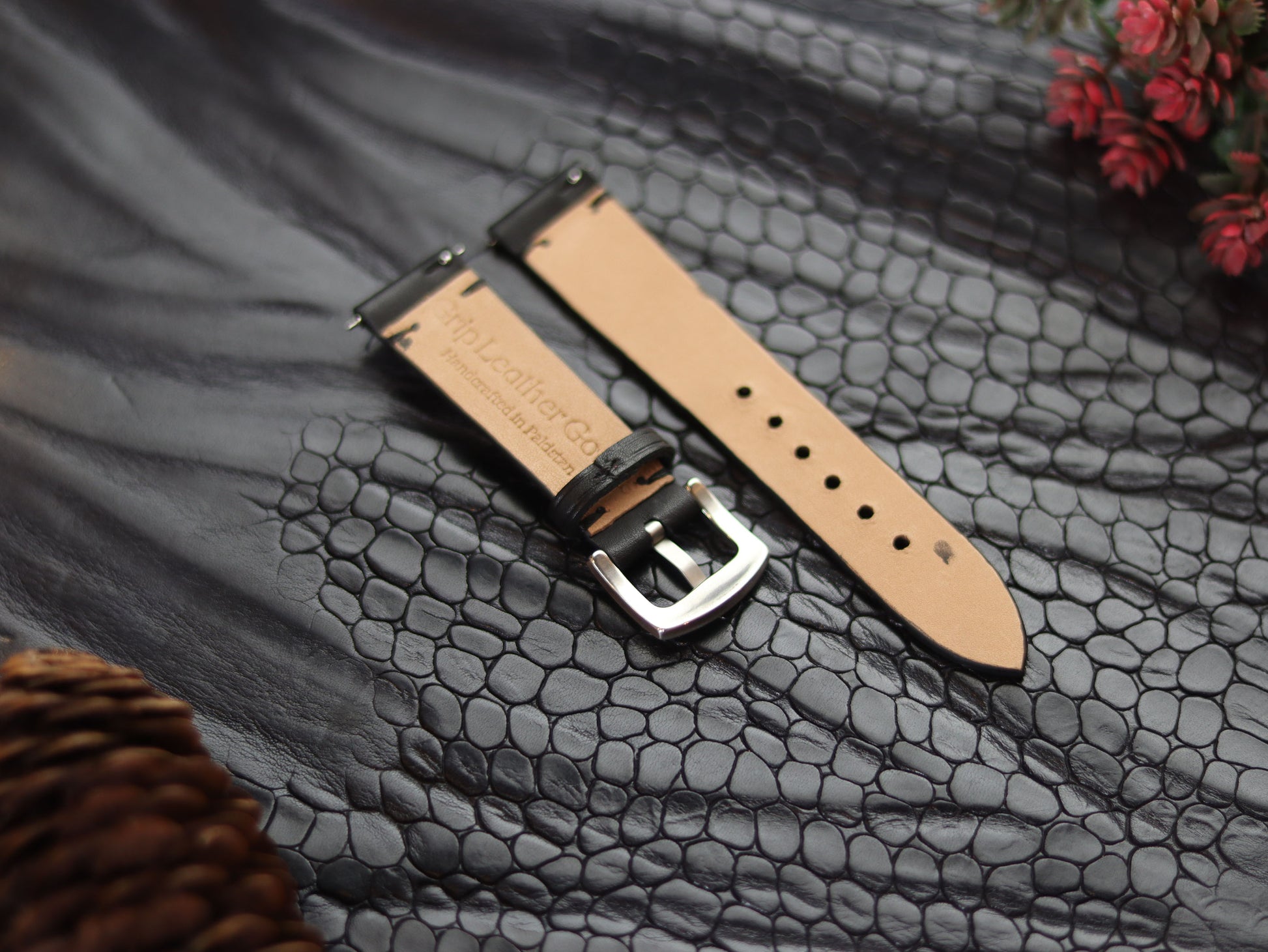 LEATHER STRAPS MATTE  BLACK (BLACK) MINIMAL STITCHED GRIP LEATHER GOODS