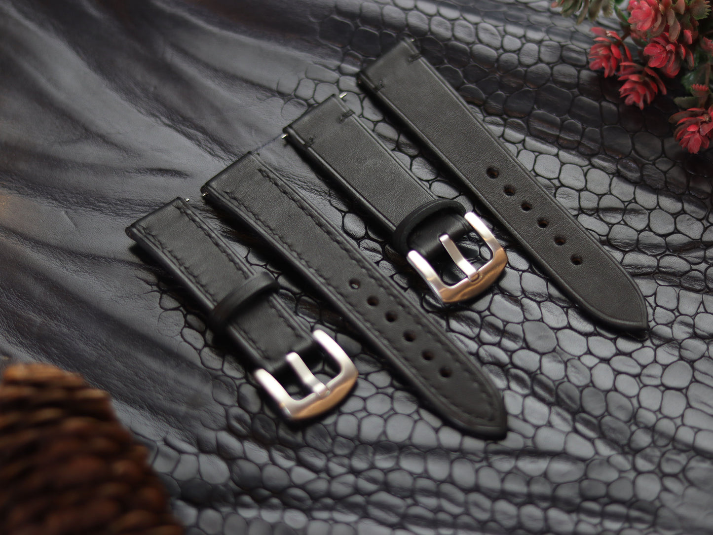 LEATHER STRAPS MATTE  BLACK (BLACK) MINIMAL STITCHED GRIP LEATHER GOODS