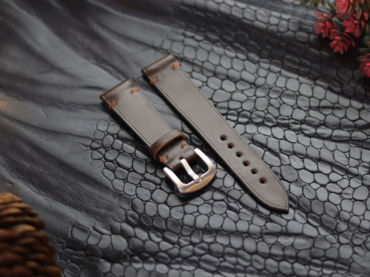 LEATHER STRAPS RUSTIC BROWN (BROWN) MINIMAL STITCHED GRIP LEATHER GOODS