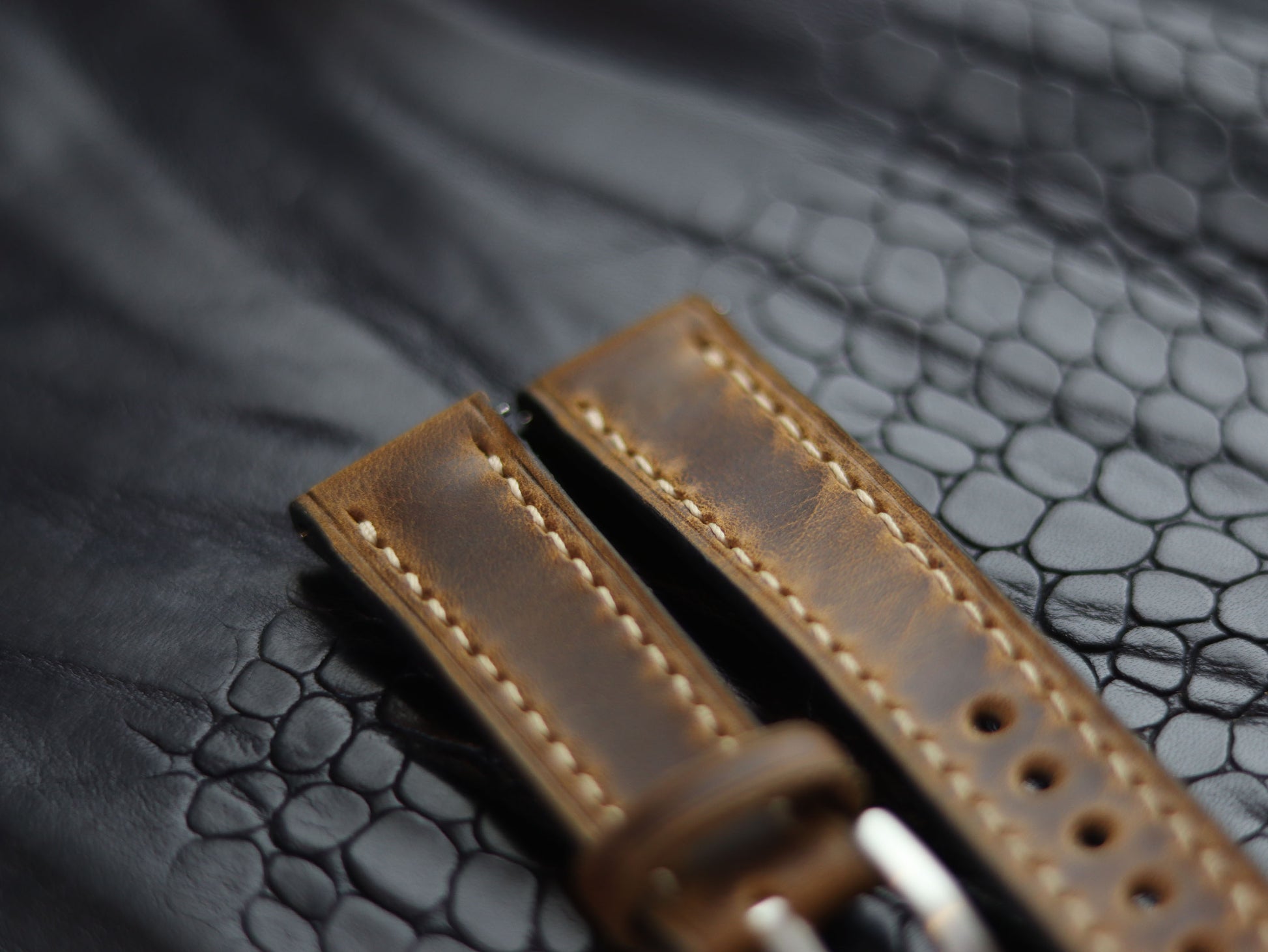 LEATHER STRAPS BRUNETTE BROWN (BEACH)  FULL STITCHED GRIP LEATHER GOODS