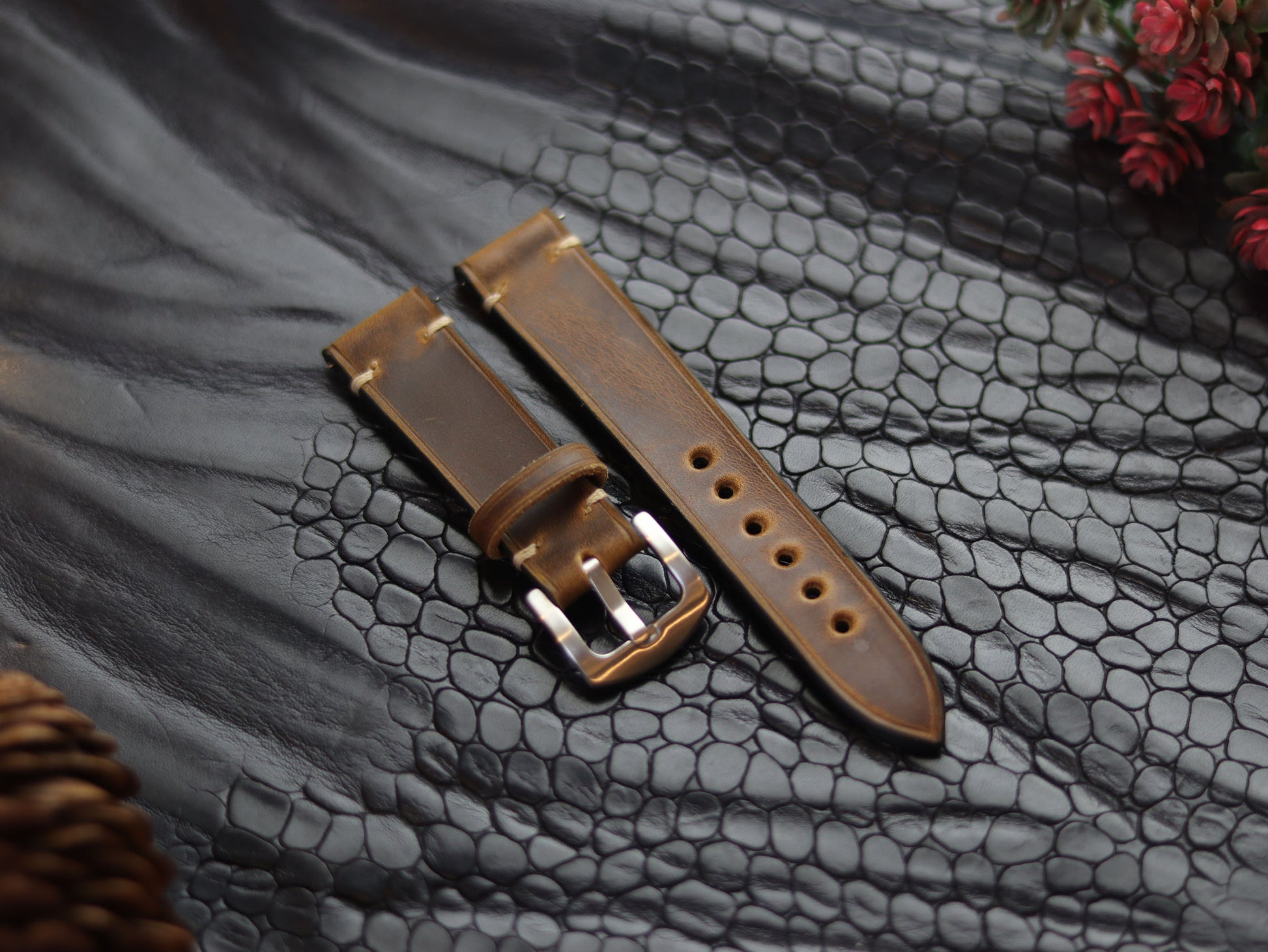 LEATHER STRAPS BRUNETTE BROWN (BEACH)  MINIMAL STITCHED GRIP LEATHER GOODS