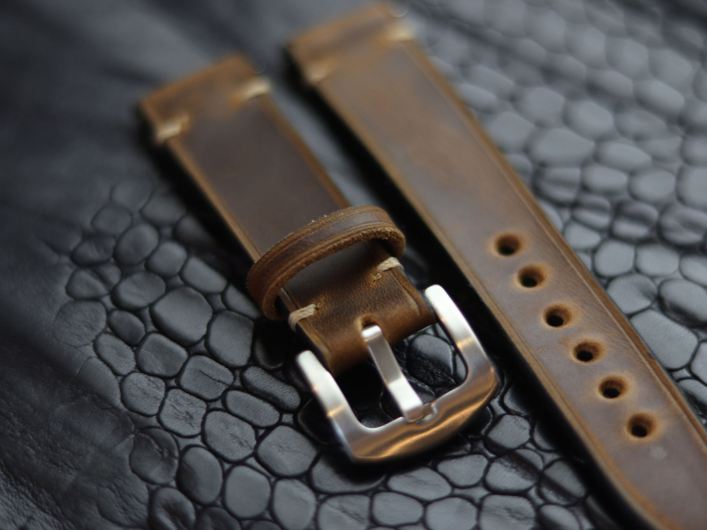 LEATHER STRAPS BRUNETTE BROWN (BEACH)  MINIMAL STITCHED GRIP LEATHER GOODS