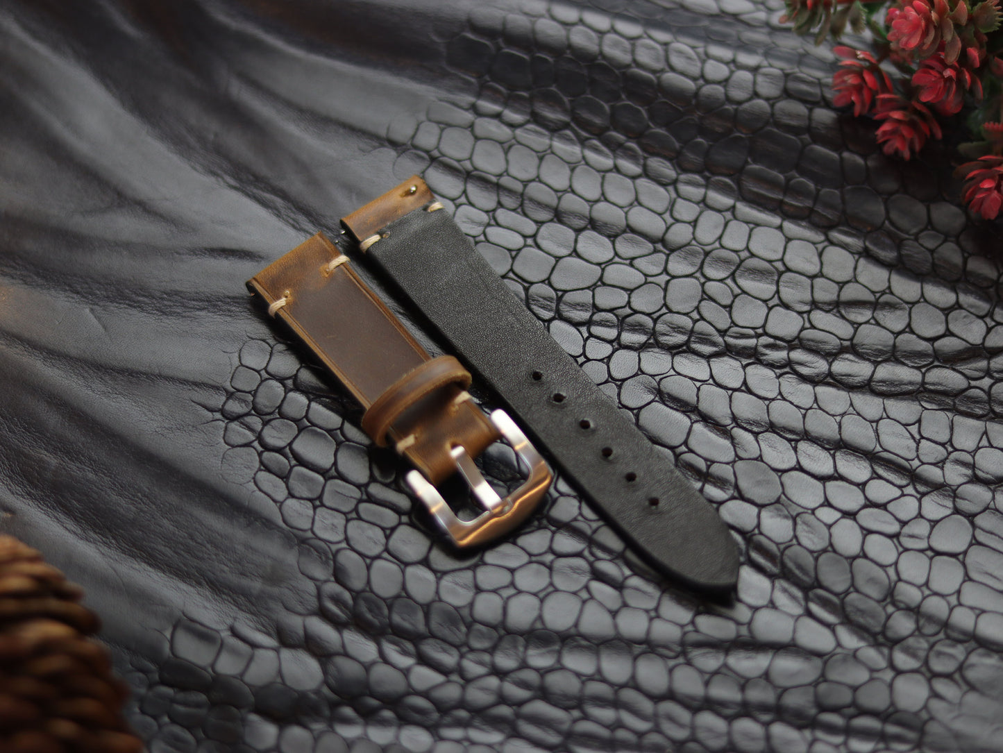 LEATHER STRAPS BRUNETTE BROWN (BEACH)  MINIMAL STITCHED GRIP LEATHER GOODS