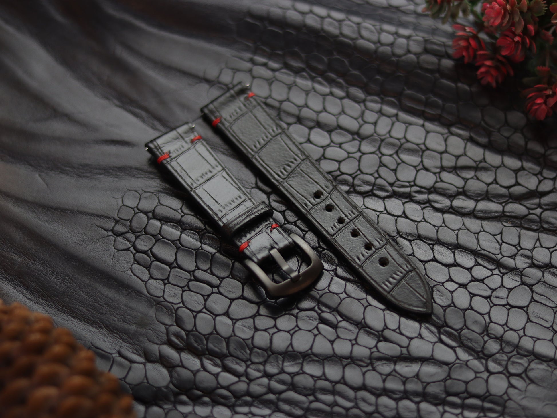 LEATHER STRAPS PHANTOM BLACK (RED) MINIMAL STITCHED GRIP LEATHER GOODS