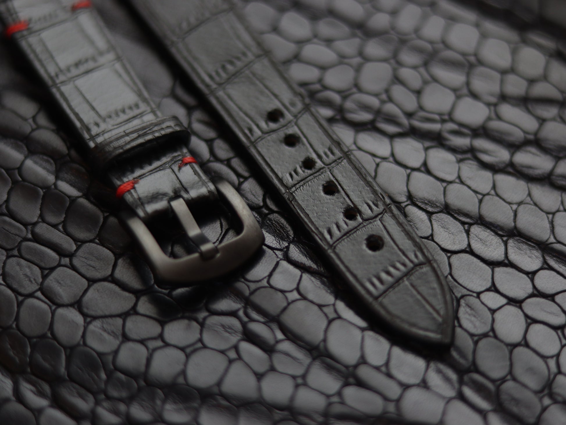 LEATHER STRAPS PHANTOM BLACK (RED) MINIMAL STITCHED GRIP LEATHER GOODS