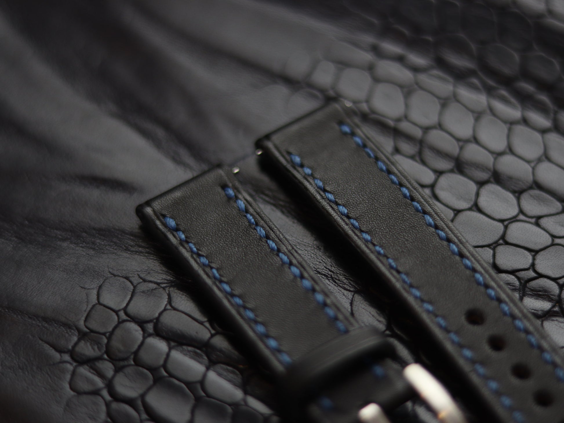 STRAPS GRIP LEATHER GOODS