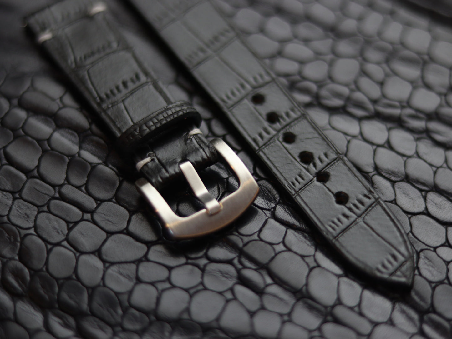 LEATHER STRAPS PHANTOM BLACK (WHITE) MINIMAL STITCHED GRIP LEATHER GOODS