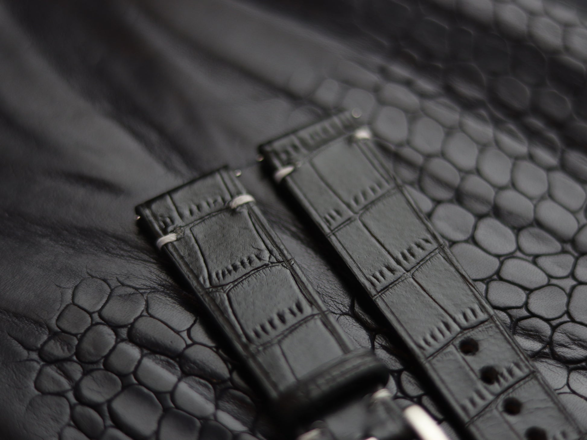 LEATHER STRAPS PHANTOM BLACK (WHITE) MINIMAL STITCHED GRIP LEATHER GOODS