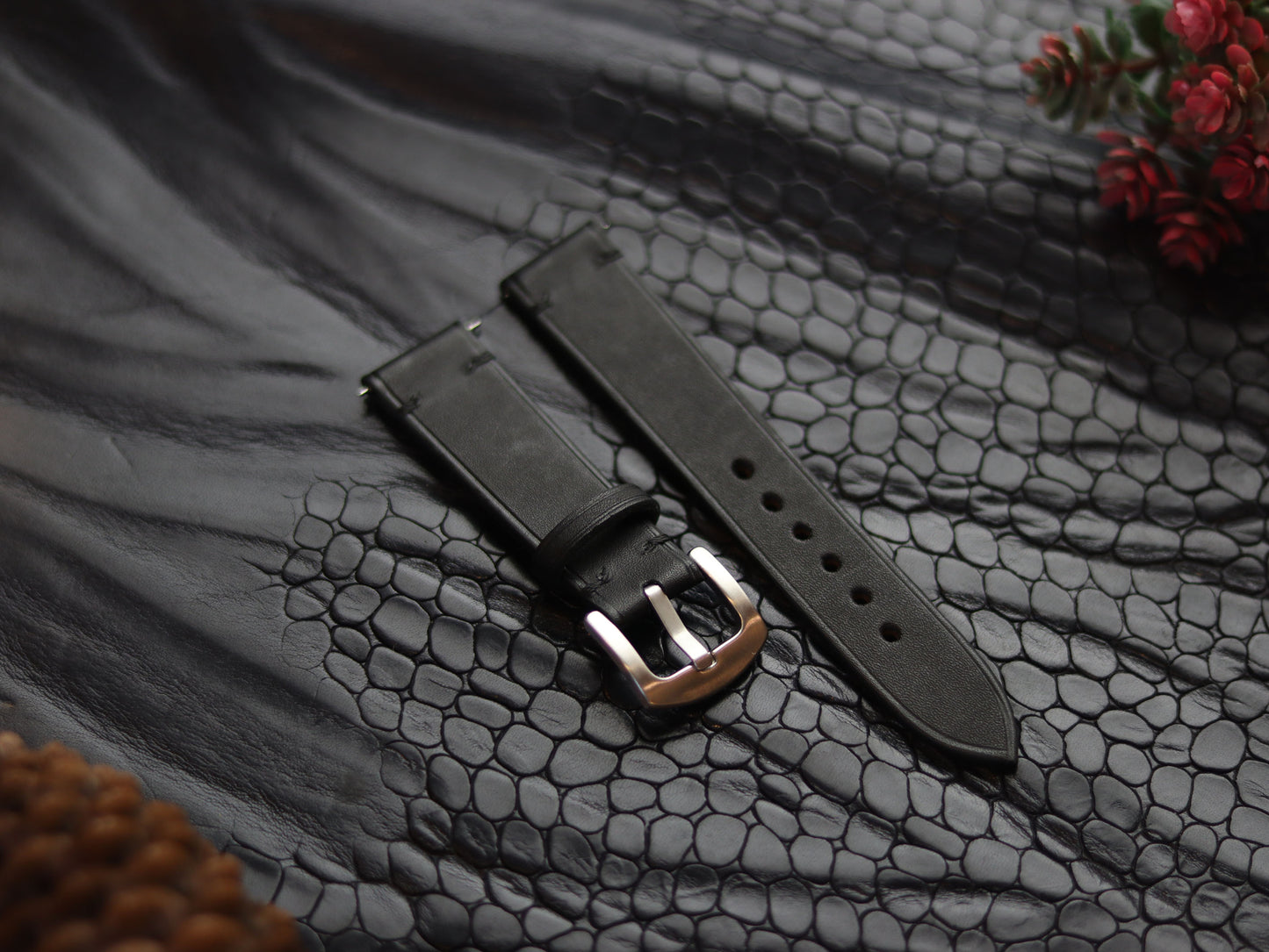 LEATHER STRAPS MATTE  BLACK (BLACK) MINIMAL STITCHED GRIP LEATHER GOODS