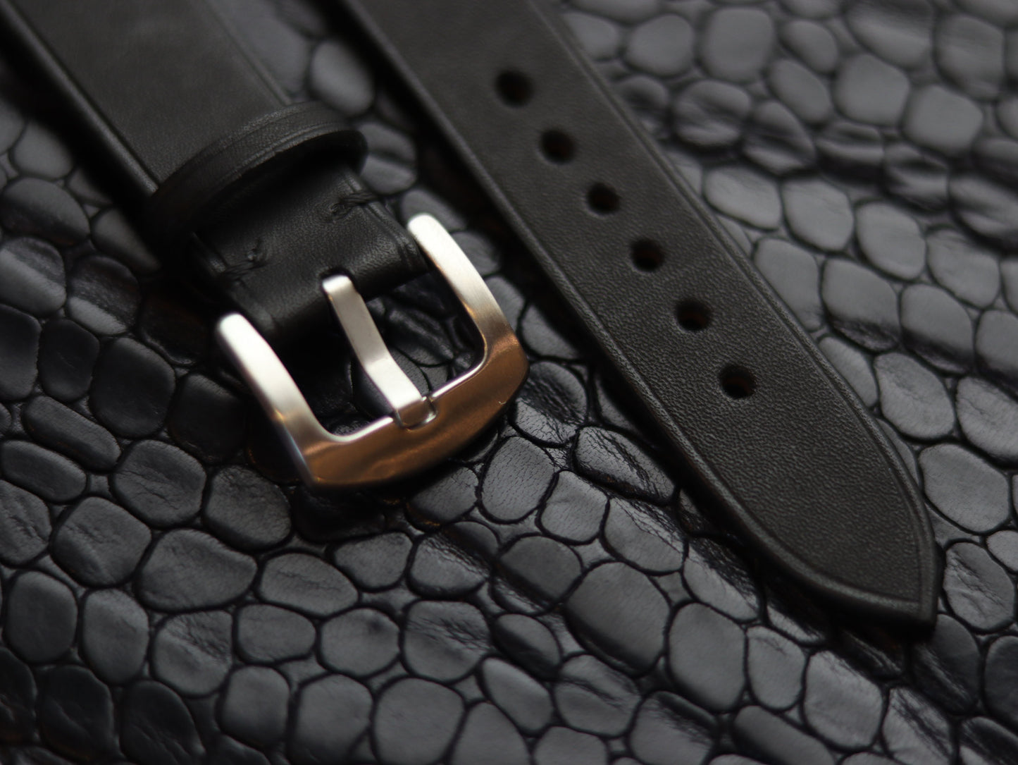 LEATHER STRAPS MATTE  BLACK (BLACK) MINIMAL STITCHED GRIP LEATHER GOODS