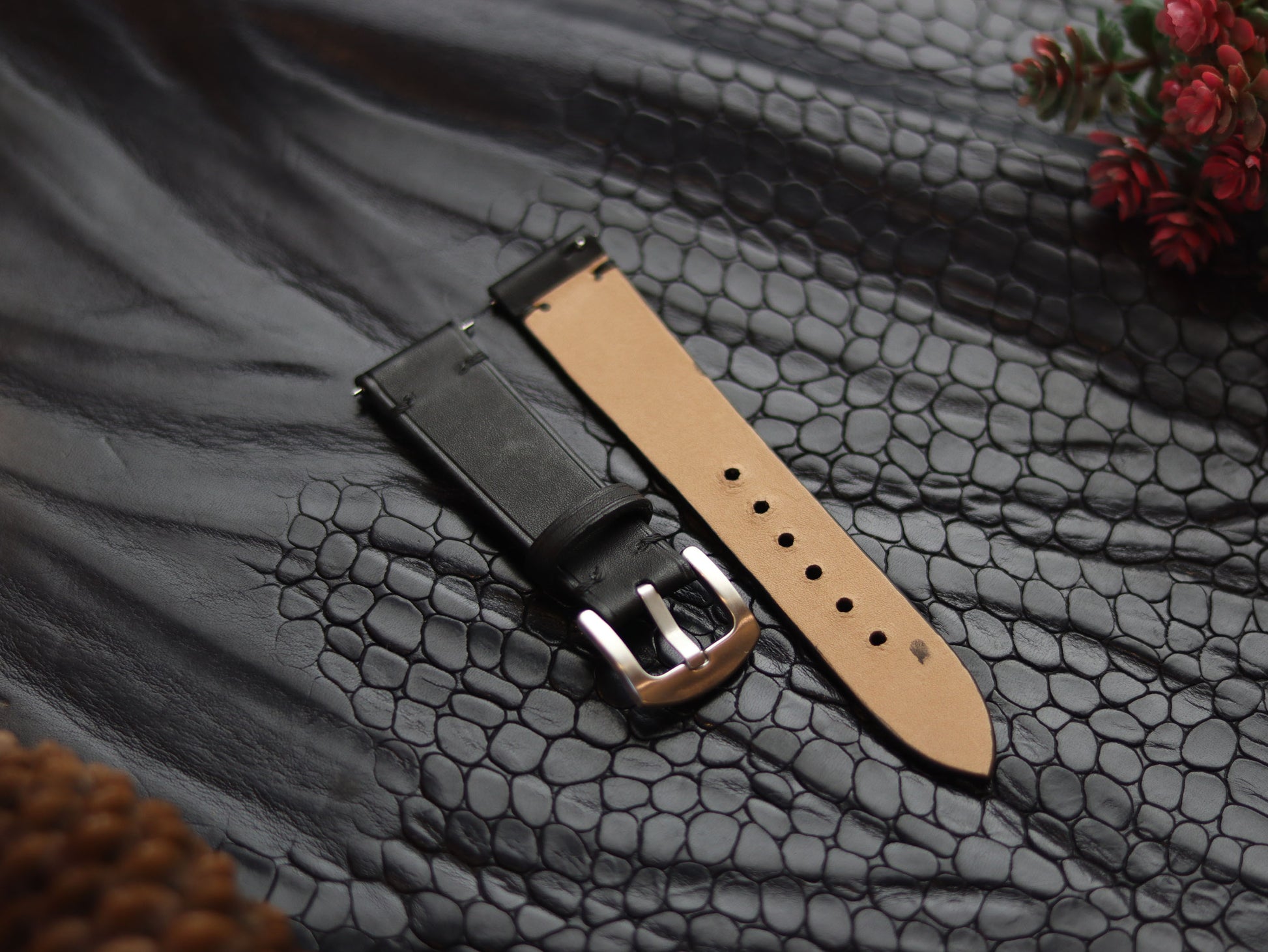 LEATHER STRAPS MATTE  BLACK (BLACK) MINIMAL STITCHED GRIP LEATHER GOODS