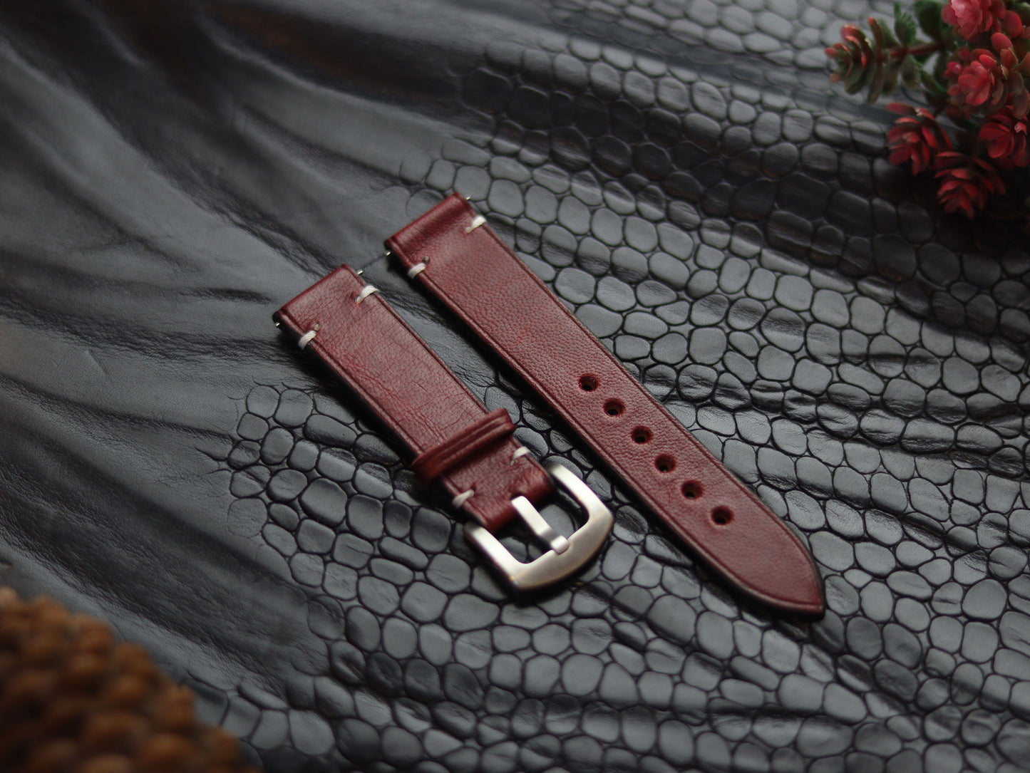 LEATHER STRAPS SCARLET RED (WHITE) MINIMAL STITCHED GRIP LEATHER GOODS