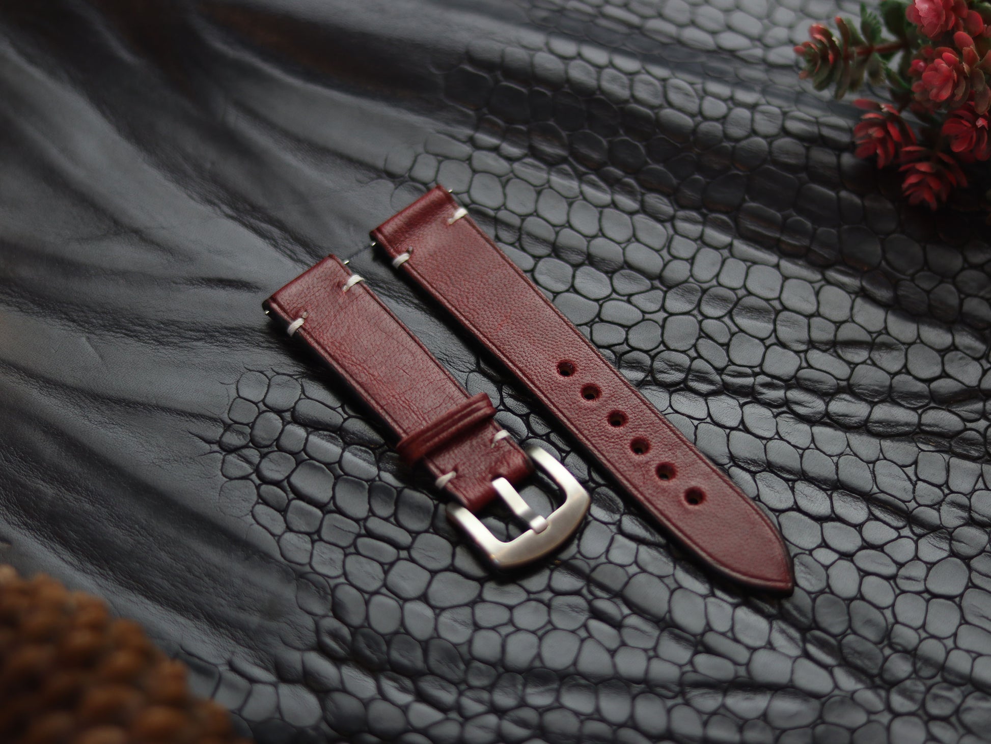 LEATHER STRAPS SCARLET RED (WHITE) MINIMAL STITCHED GRIP LEATHER GOODS