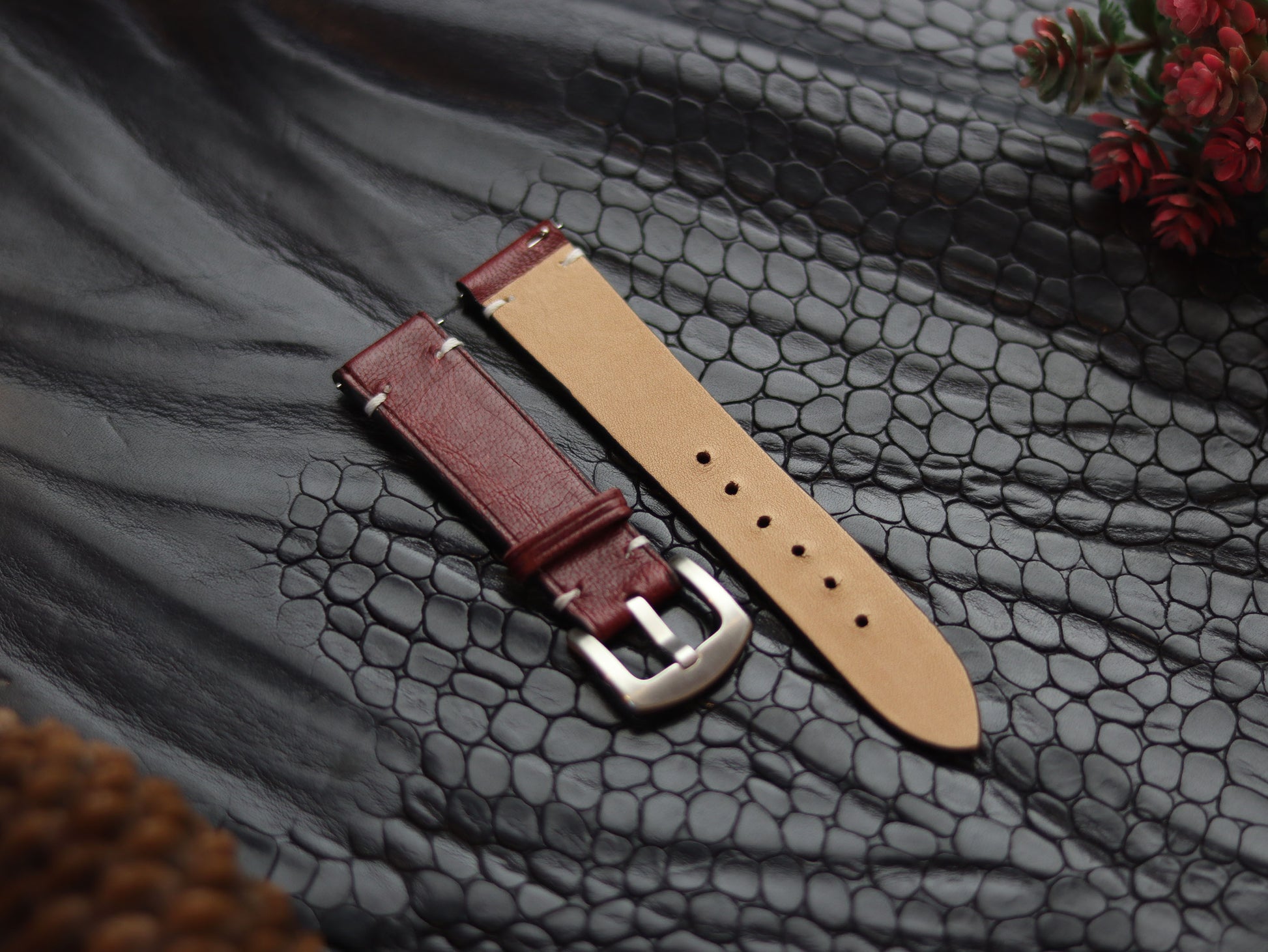 LEATHER STRAPS SCARLET RED (WHITE) MINIMAL STITCHED GRIP LEATHER GOODS