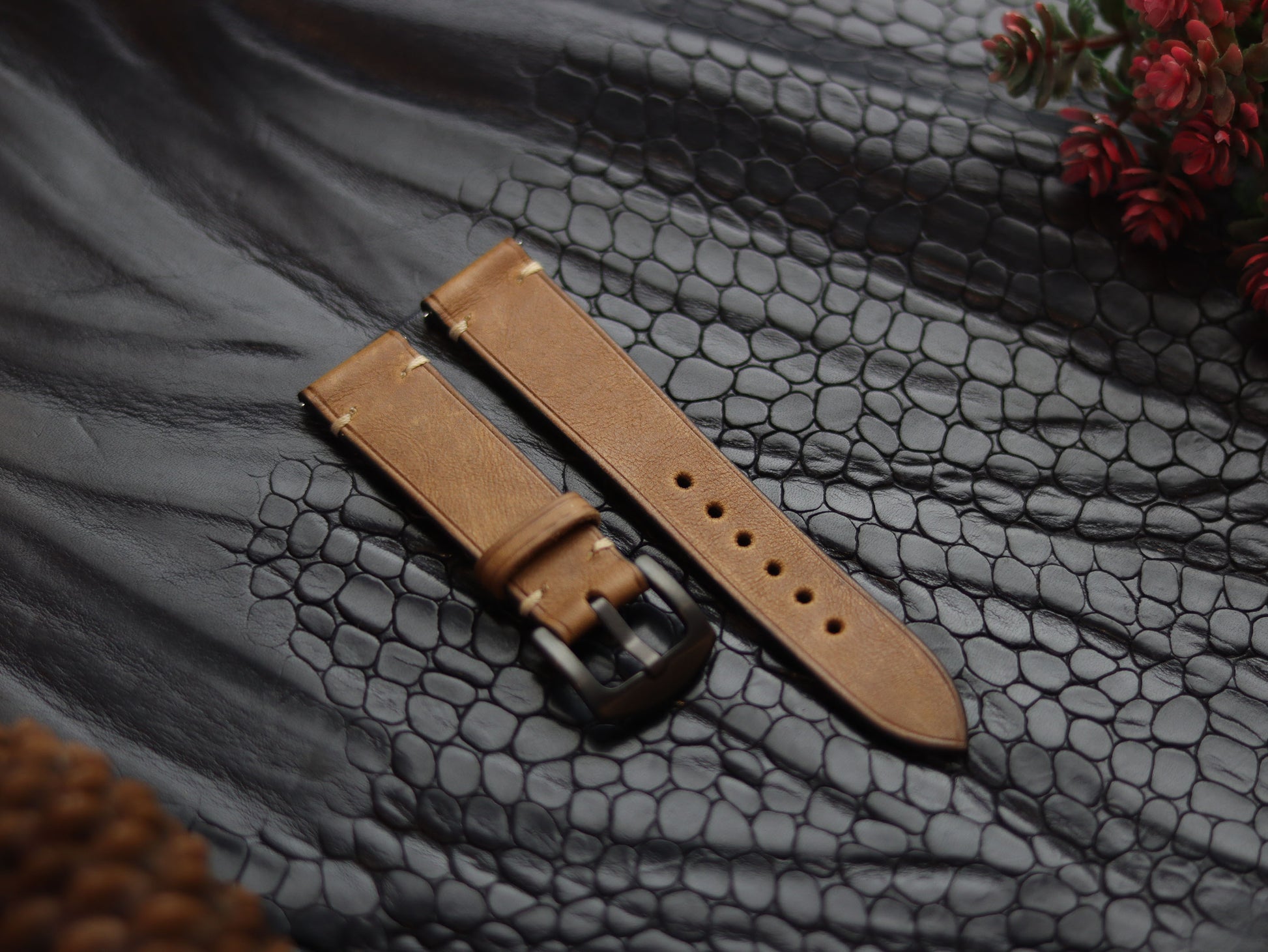 LEATHER STRAPS PEBBLE BROWN (BEACH)  MINIMAL STITCHED GRIP LEATHER GOODS
