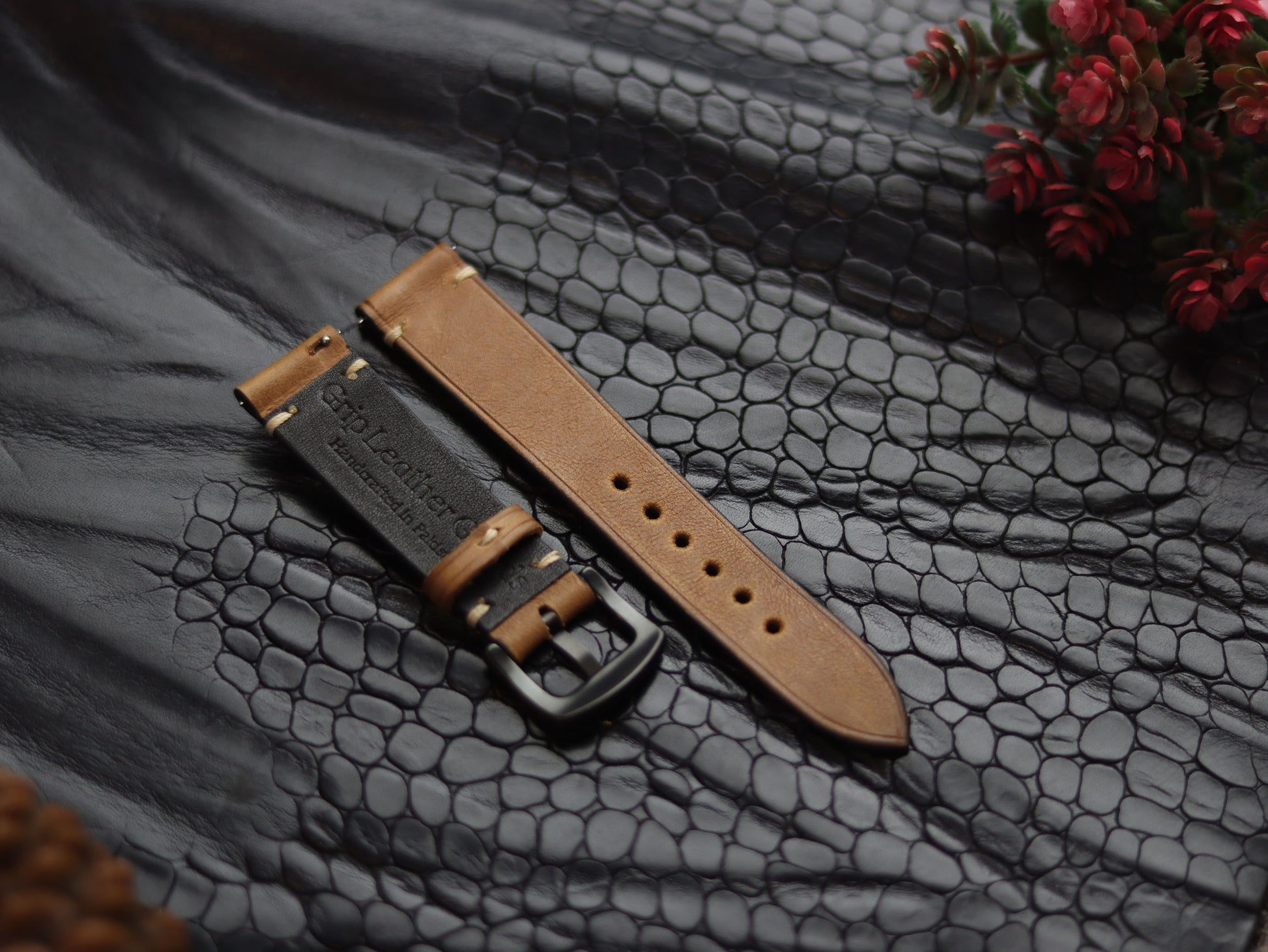 LEATHER STRAPS PEBBLE BROWN (BEACH)  MINIMAL STITCHED GRIP LEATHER GOODS