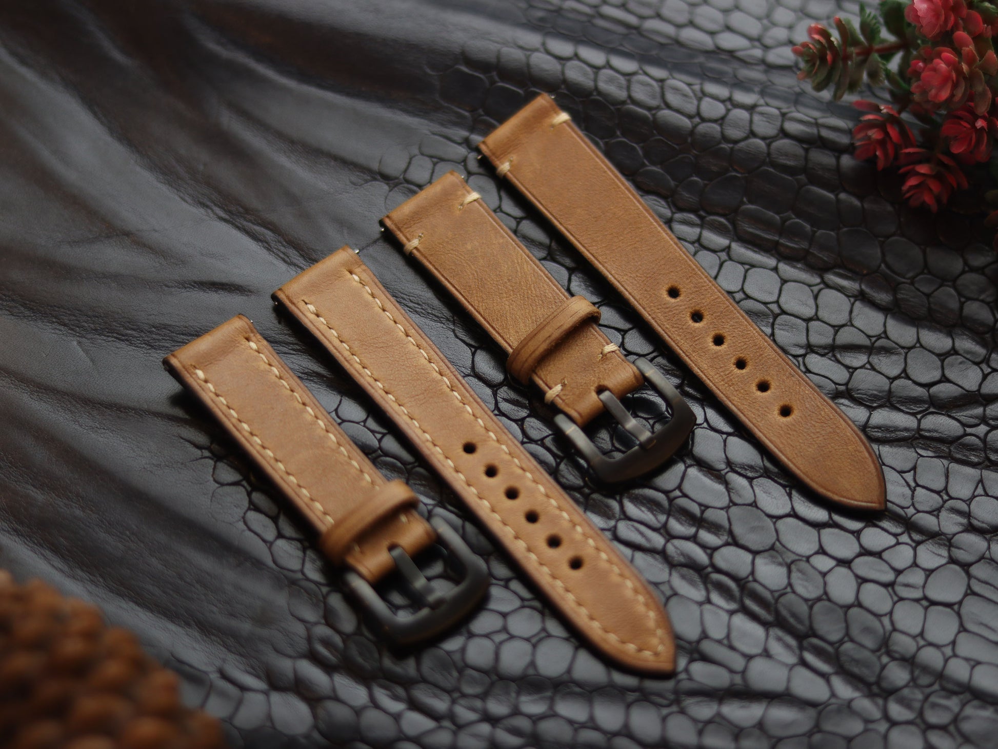LEATHER STRAPS PEBBLE BROWN (BEACH)  MINIMAL STITCHED GRIP LEATHER GOODS