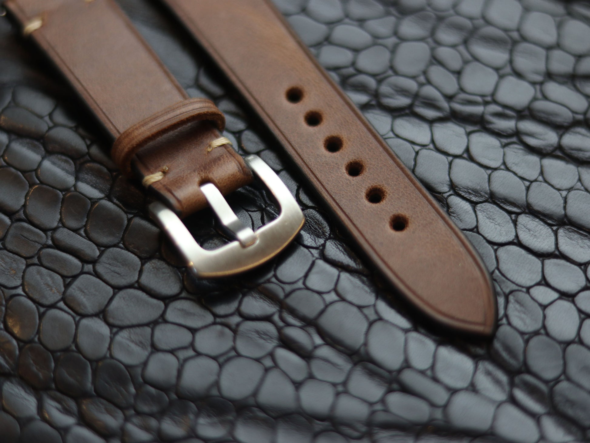 LEATHER STRAPS  COFFEE BROWN (BEACH) MINIMAL STITCHED GRIP LEATHER GOODS