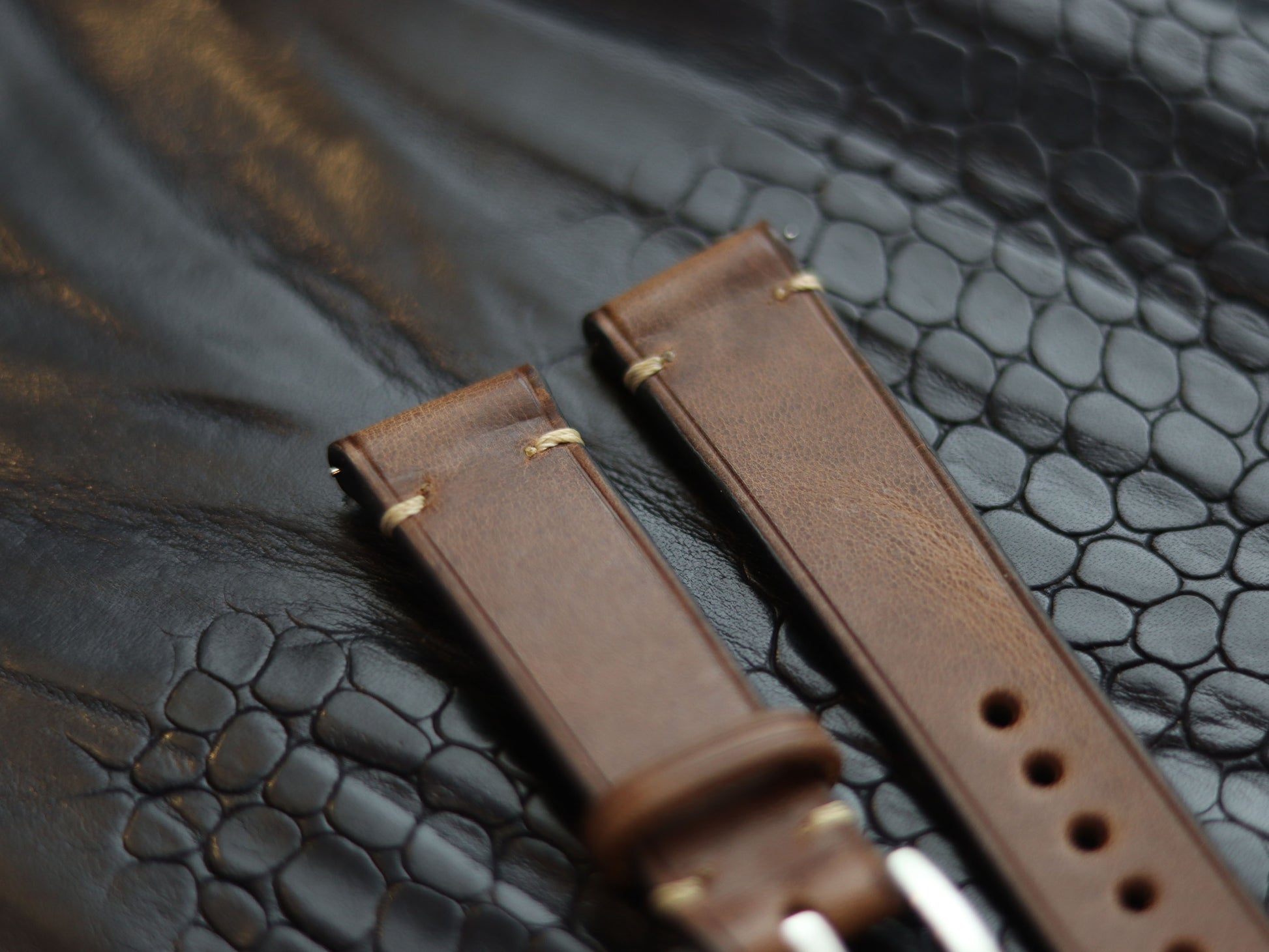 LEATHER STRAPS  COFFEE BROWN (BEACH) MINIMAL STITCHED GRIP LEATHER GOODS