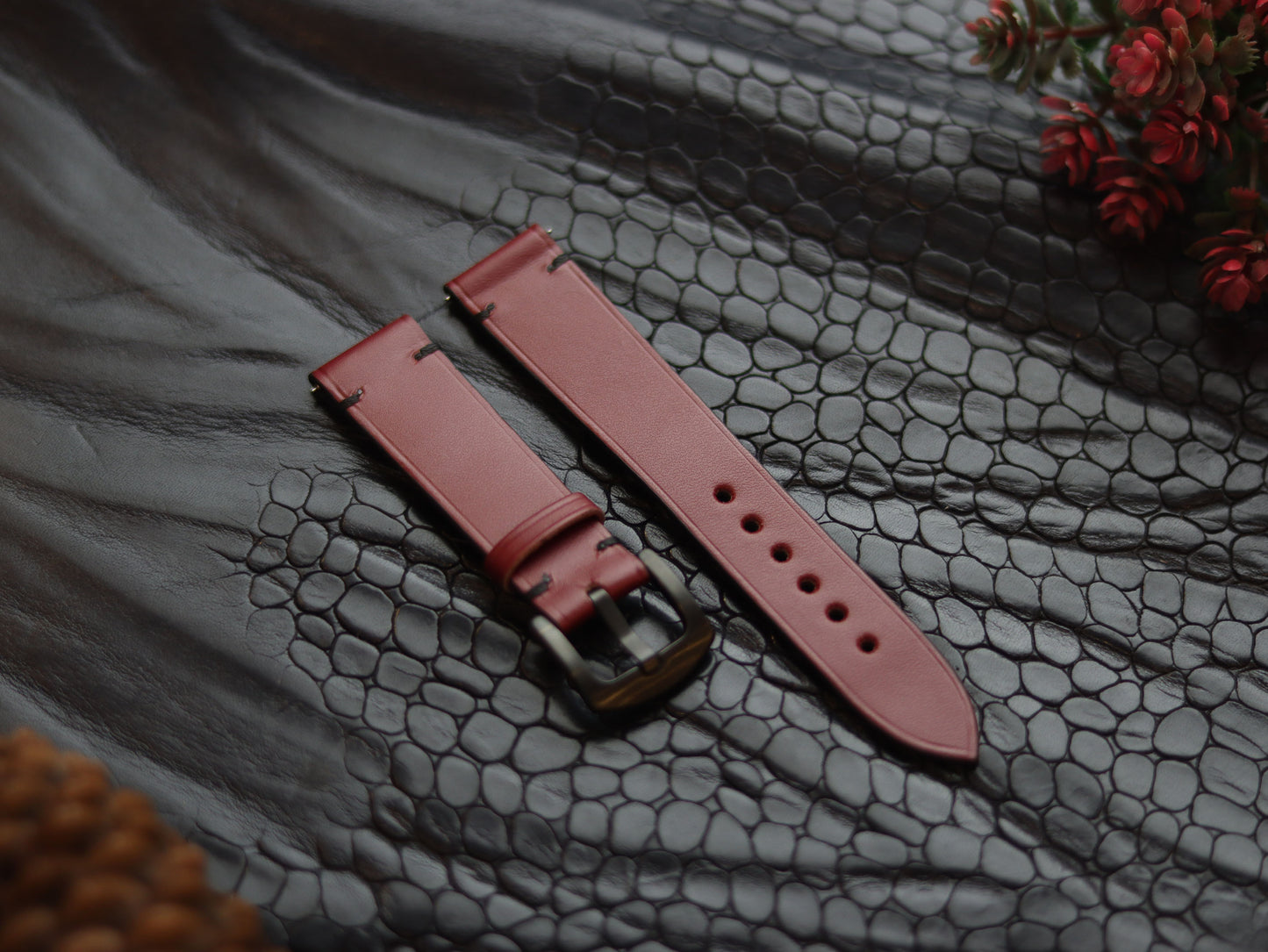 LEATHER STRAPS CRIMSON RED (BLACK)  MINIMAL STITCHED GRIP LEATHER GOODS