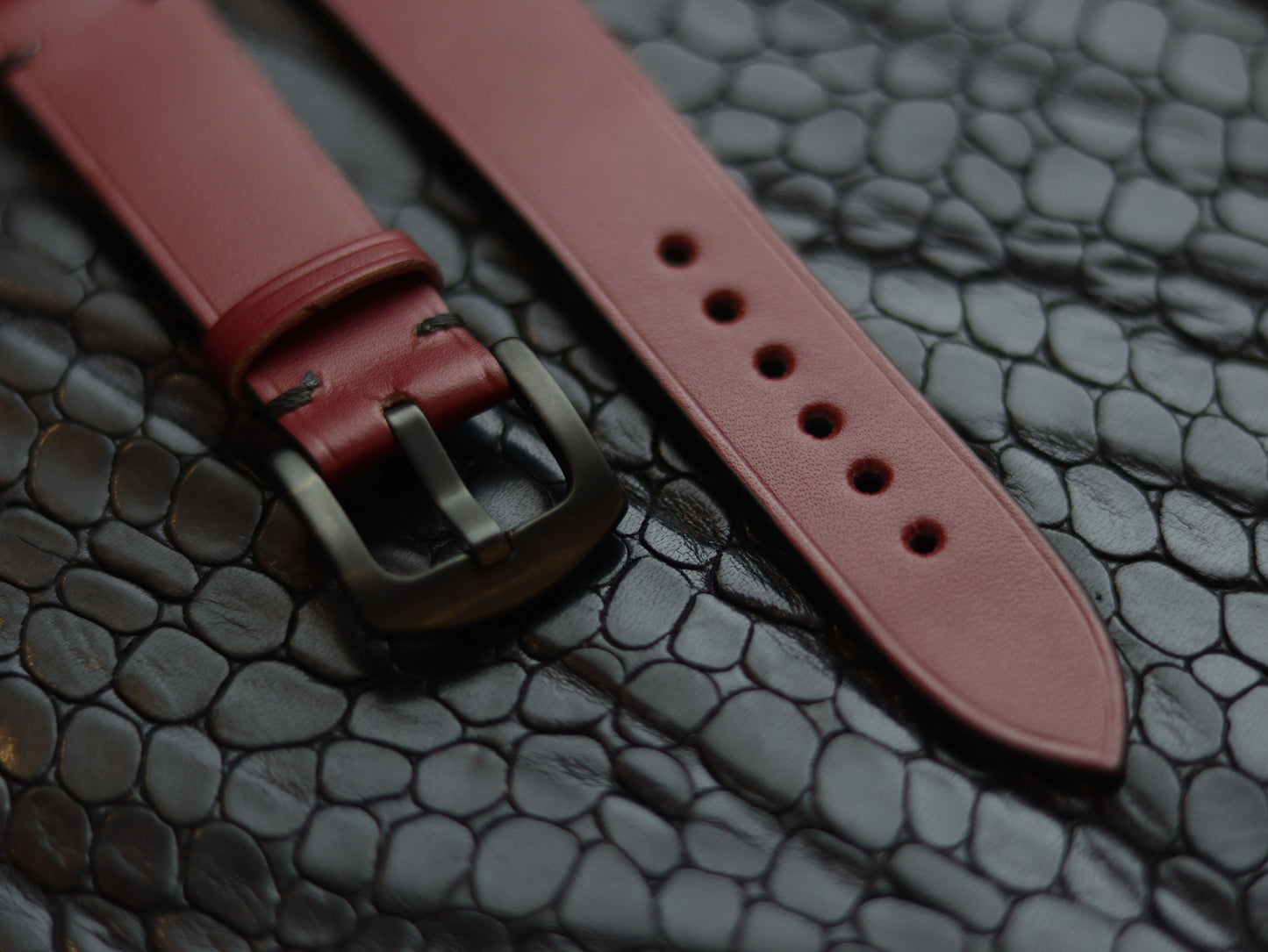 LEATHER STRAPS CRIMSON RED (BLACK)  MINIMAL STITCHED GRIP LEATHER GOODS