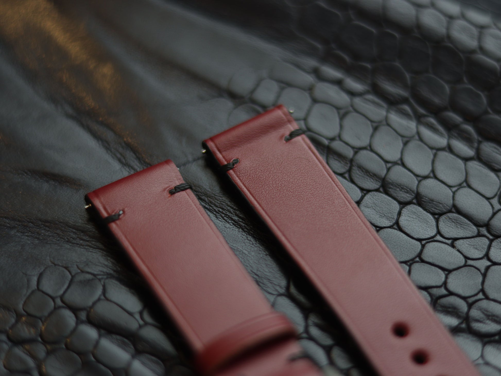 LEATHER STRAPS CRIMSON RED (BLACK)  MINIMAL STITCHED GRIP LEATHER GOODS