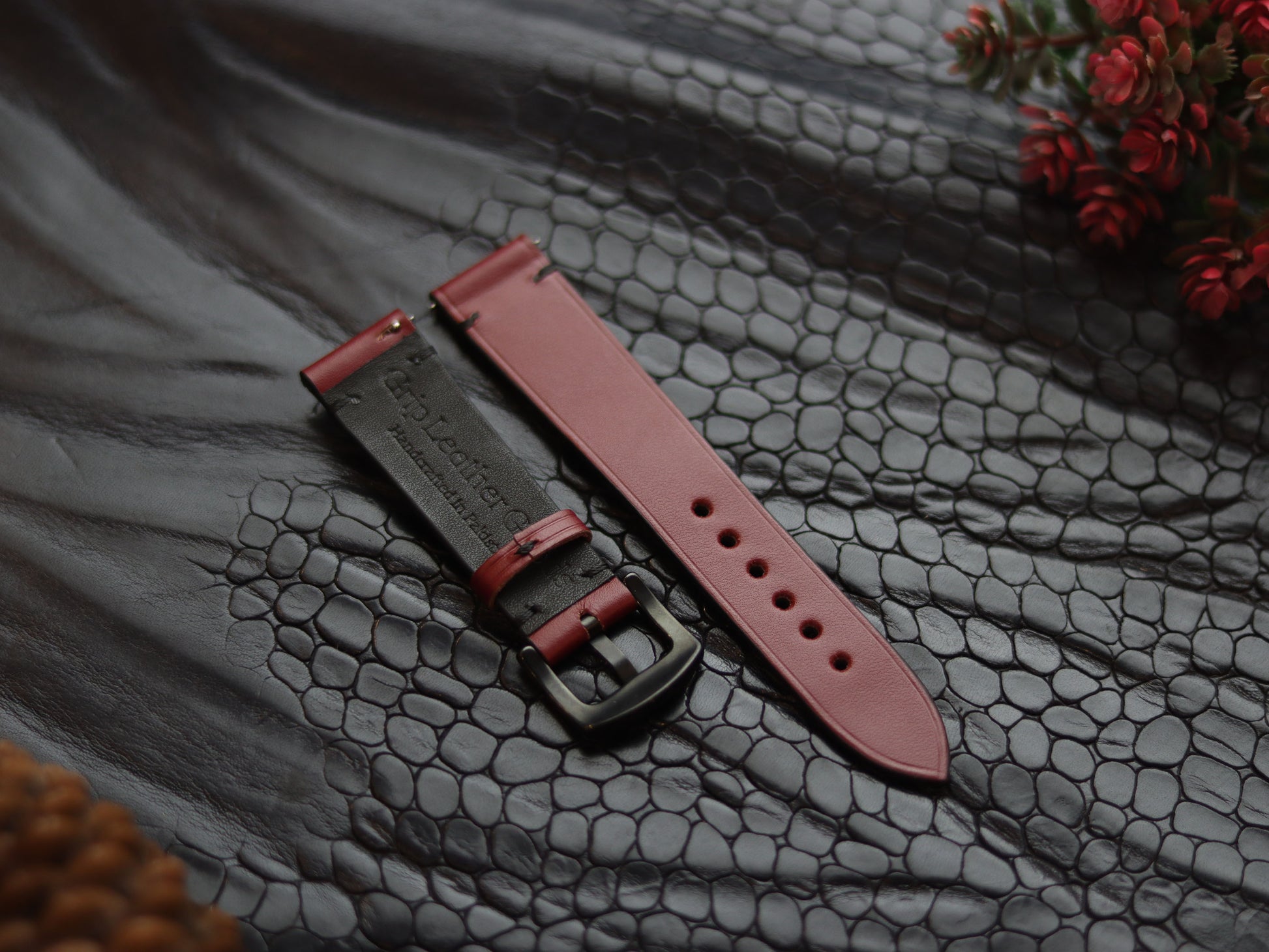 LEATHER STRAPS CRIMSON RED (BLACK)  MINIMAL STITCHED GRIP LEATHER GOODS