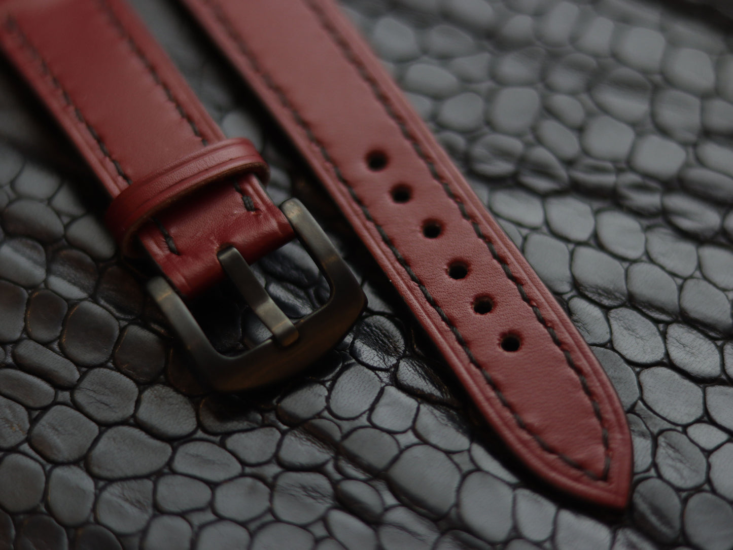 LEATHER STRAPS CRIMSON RED (BLACK) FULL STITCHED GRIP LEATHER GOODS