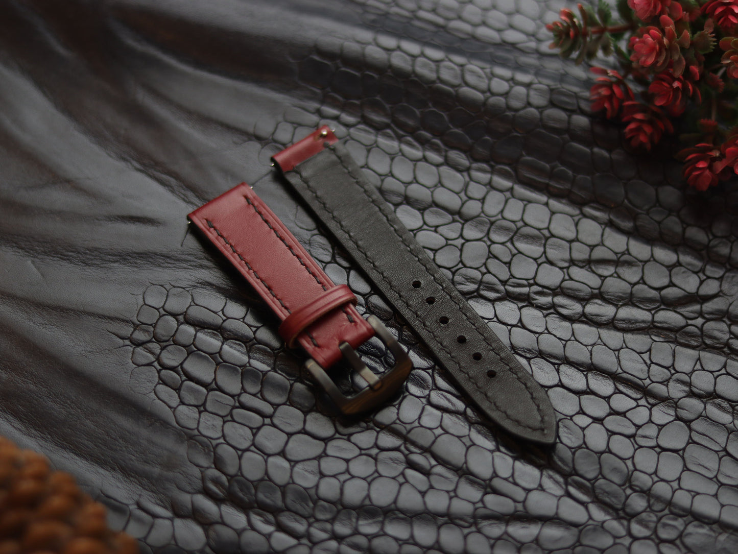 LEATHER STRAPS CRIMSON RED (BLACK) FULL STITCHED GRIP LEATHER GOODS